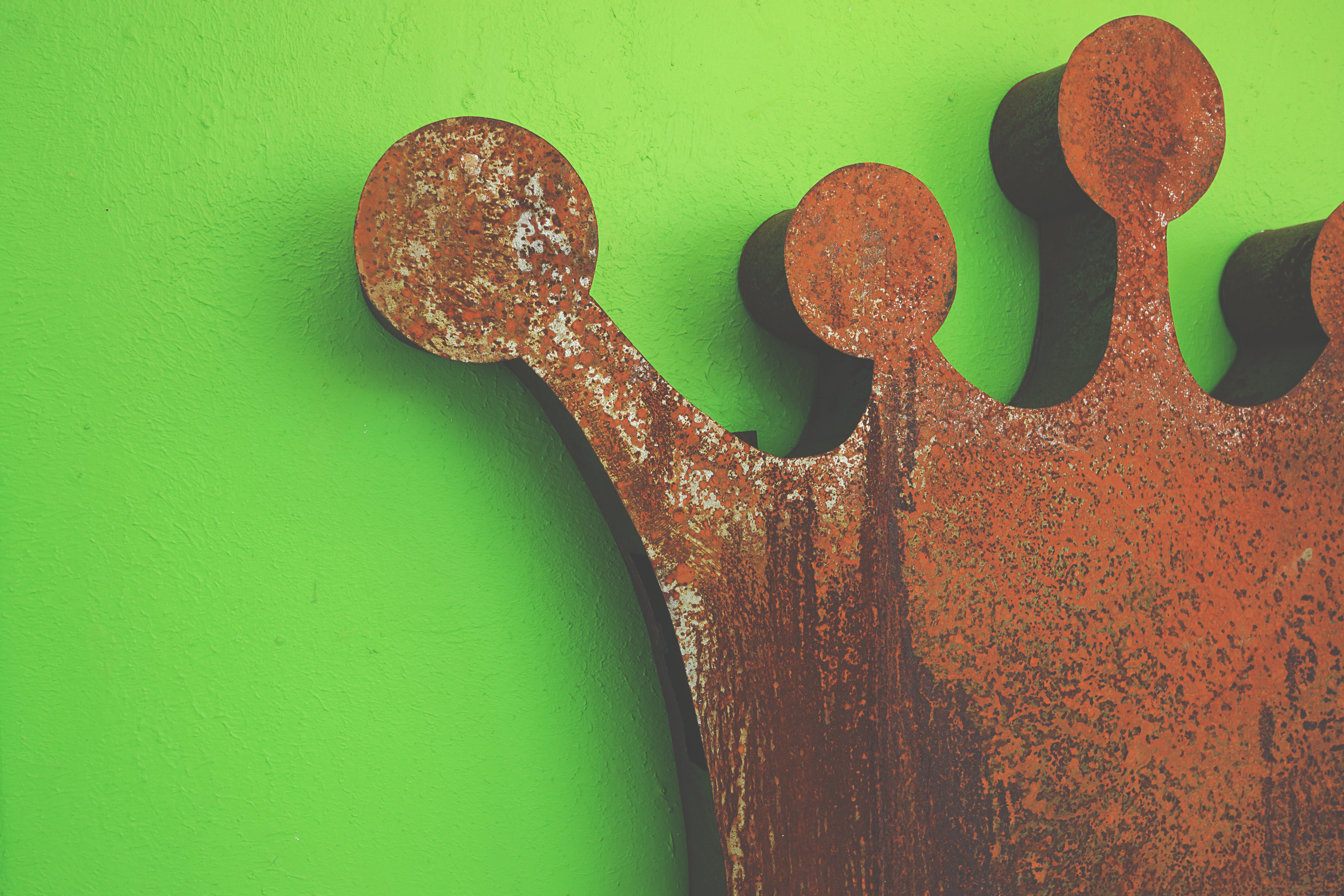 close-up, architecture, decor, wood - material, music, metal, green, green color, guitar, musical instrument, weathered, brown, turquoise colored, HD Wallpaper