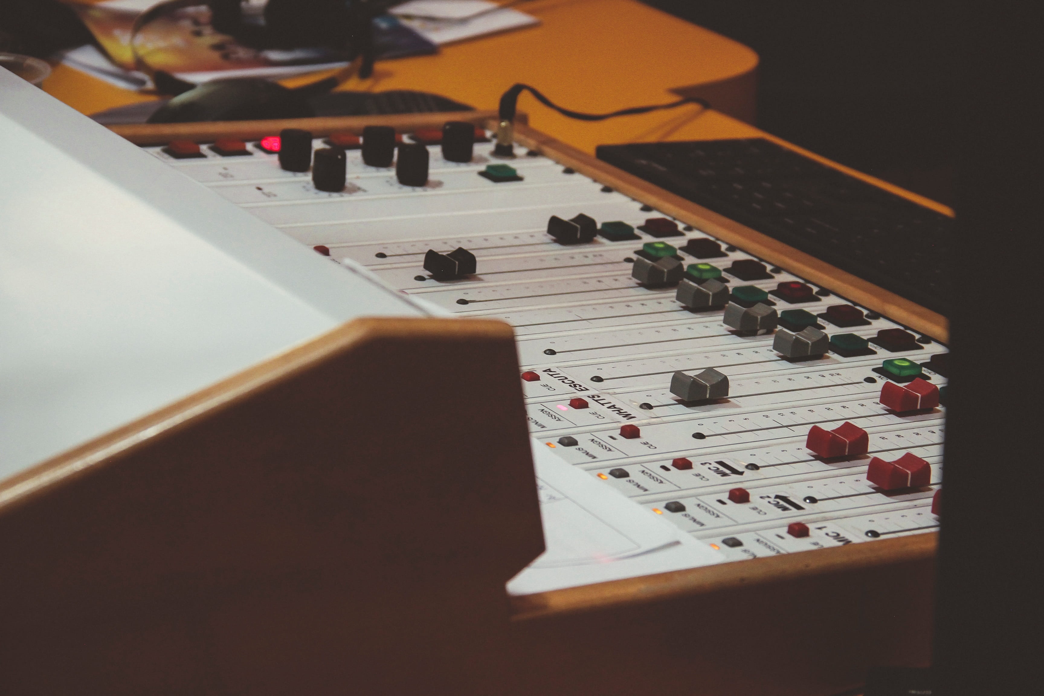 still life, arts And Entertainment, technology, studio, sound recording equipment, playing, musical equipment, close-up, nightlife, showing, electrical equipment, HD Wallpaper