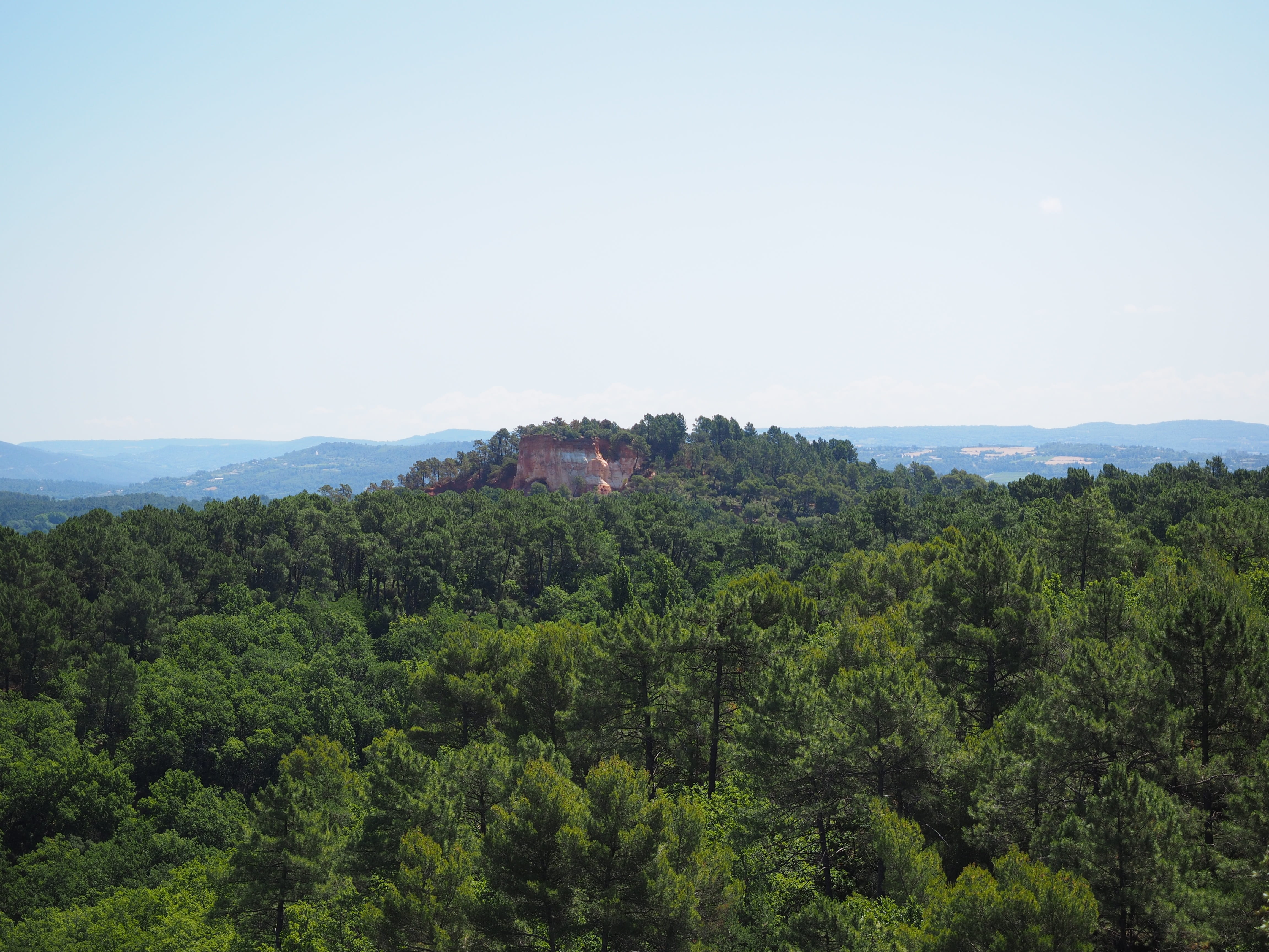 clay mineral, tree, Nature, architecture, day, 4K, scenics, ockerbraun, rock, sky, coniferous tree, roussillon, Forest, brown ironstone, provence, Landscape, HD Wallpaper