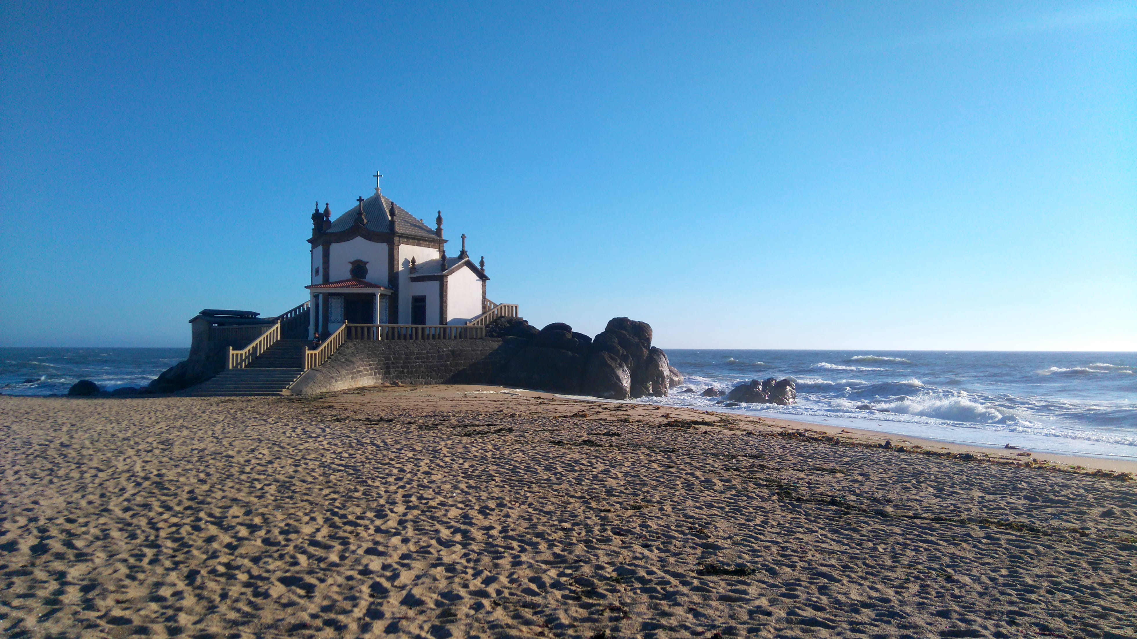 architecture, no people, sand, horizon over water, outdoors, sky, beach, day, old chapel, lighthouse, capela do senhor da pedra, sea, chapel ocean, vila nova de gaia, HD Wallpaper