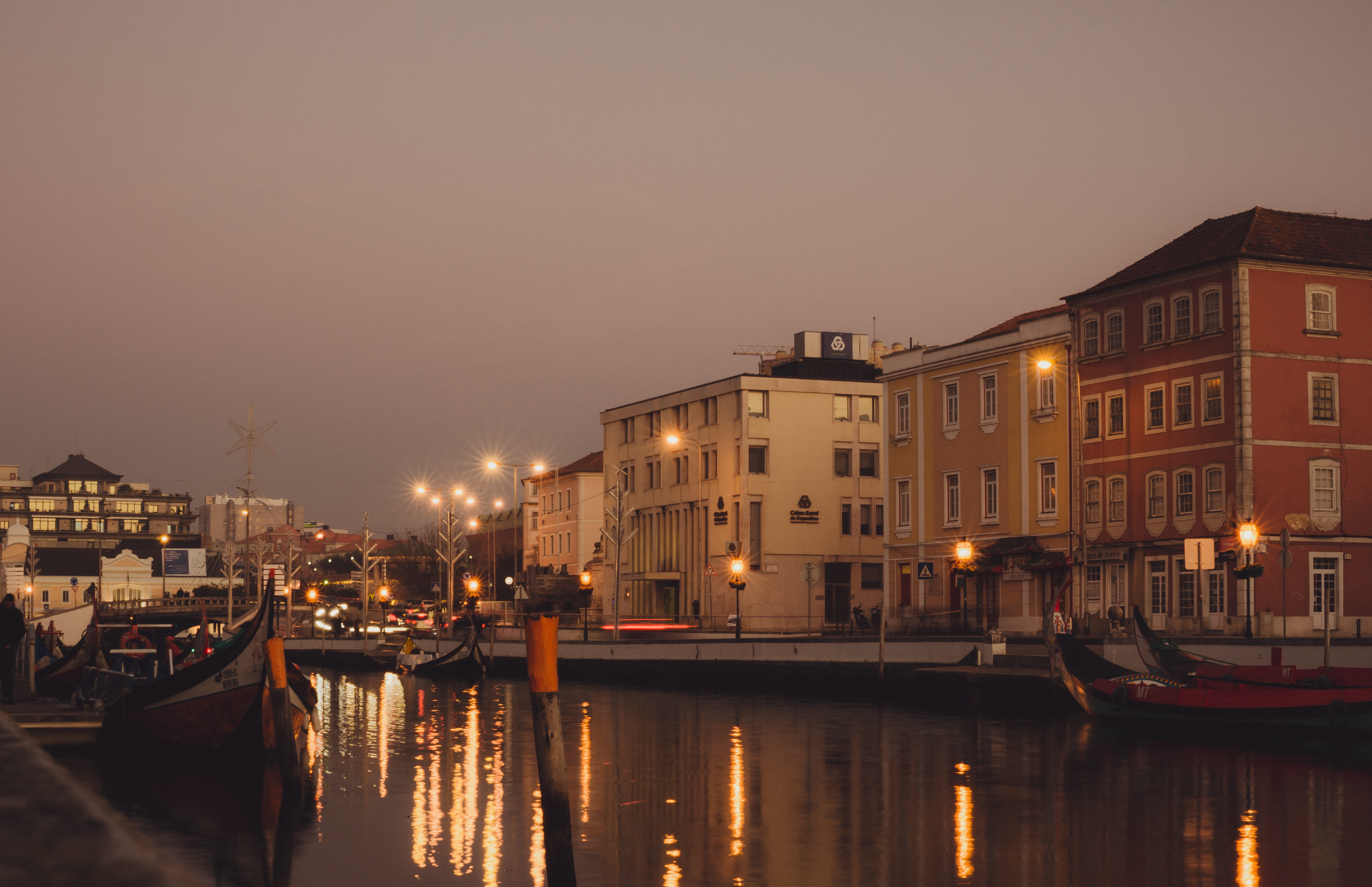building exterior, portugal, reflection, river, cityscape, mode of transportation, building, sky, boats, aveiro, outdoors, nature, dusk, night, city, portuguese city, HD Wallpaper