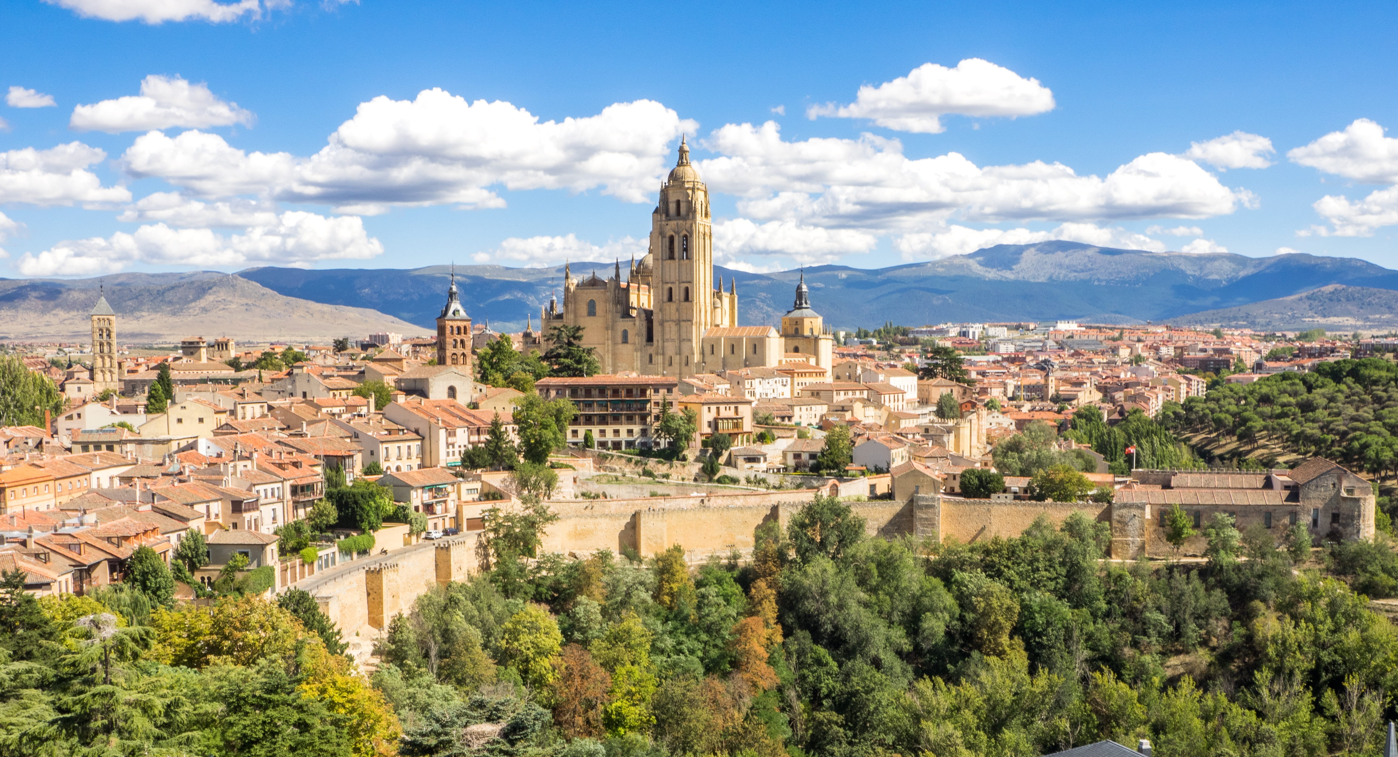 travel, built structure, town, medieval, landscape, history, landmark, the past, mountain, cathedral, building exterior, plant, travel destinations, european, HD Wallpaper