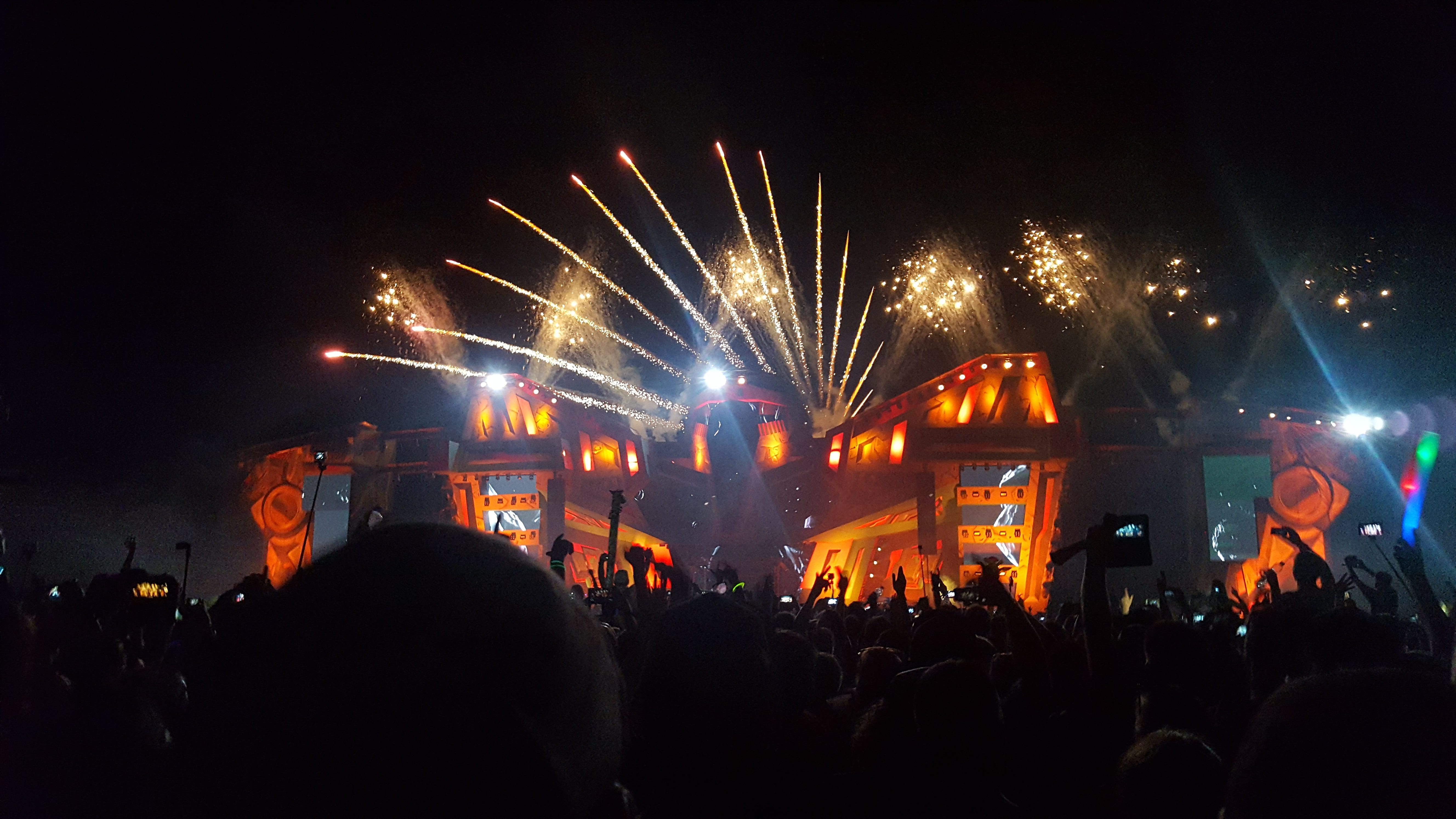 5K, festival, light, firework, firework display, motion, popular music concert, music, building exterior, nightlife, music festival, arts culture and entertainment, HD Wallpaper