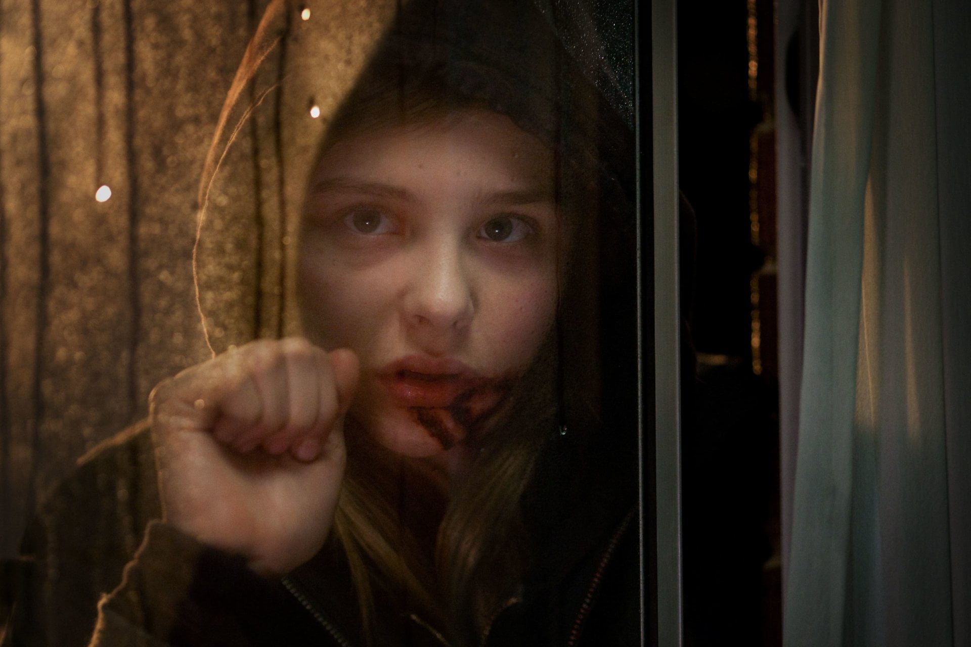 1080P, holding, Movie, Chloë Grace Moretz, dark, looking at camera, hairstyle, front view, adult, portrait, casual clothing, mid adult, looking, emotion, HD Wallpaper