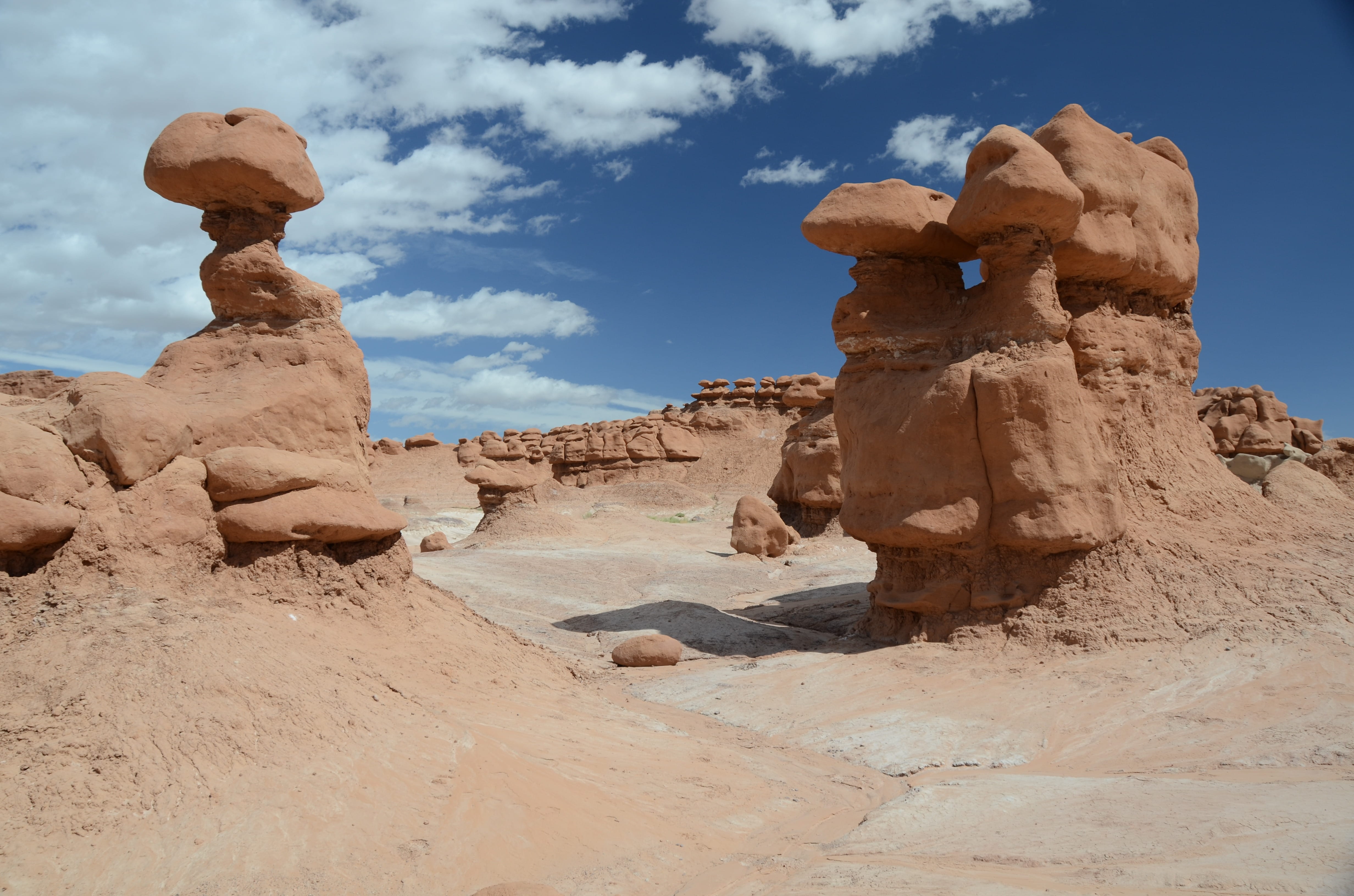 tranquility, travel, no people, desolate, 4K, erosion, formation, rock formations, erosional, travel destinations, environment, scenics - nature, geology, HD Wallpaper