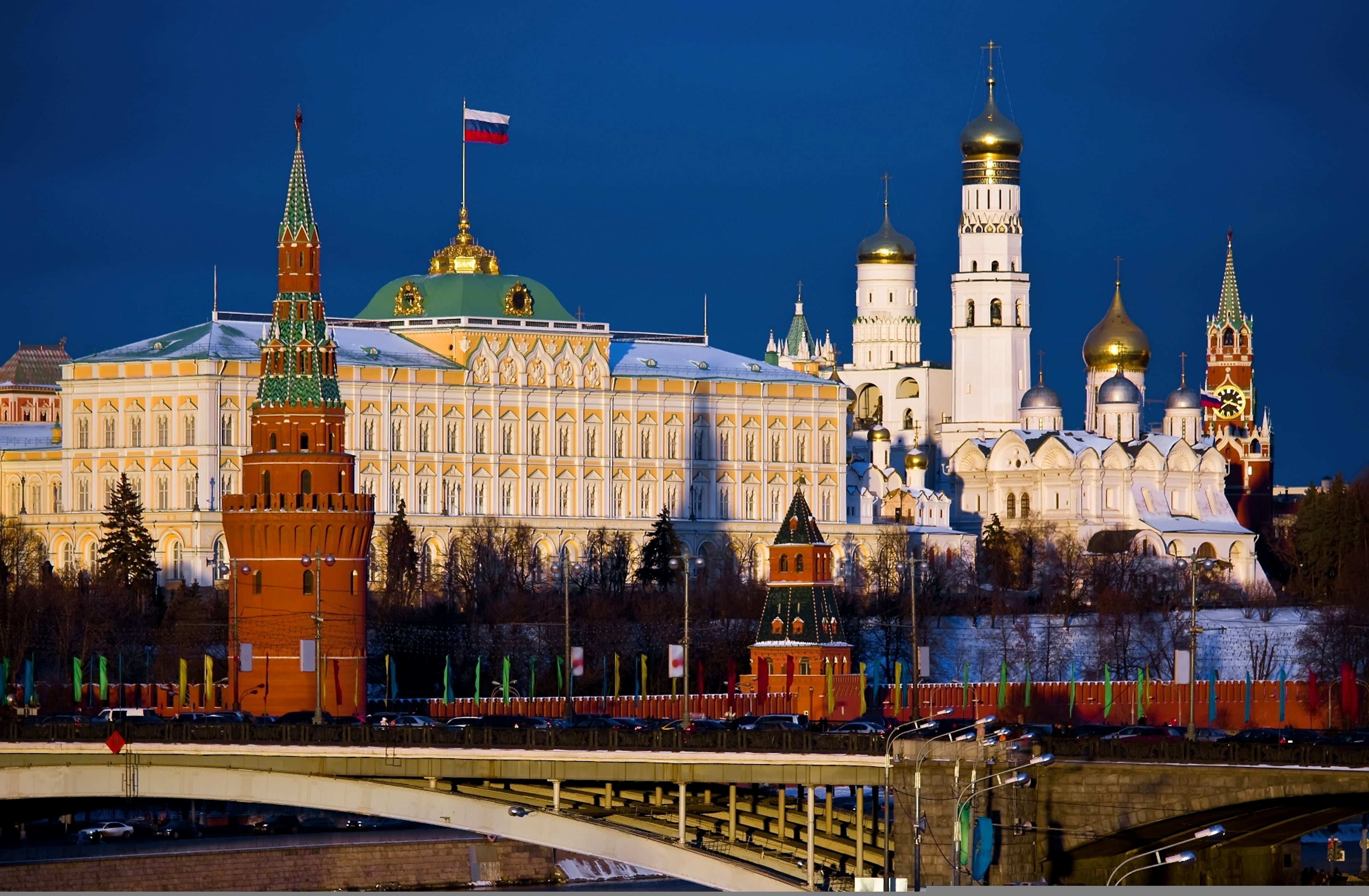 old, sky, moscow, castle, no people, cultures, building, national Landmark, bridge, travel, religion, the past, nature, flag, europe, capital, history, HD Wallpaper