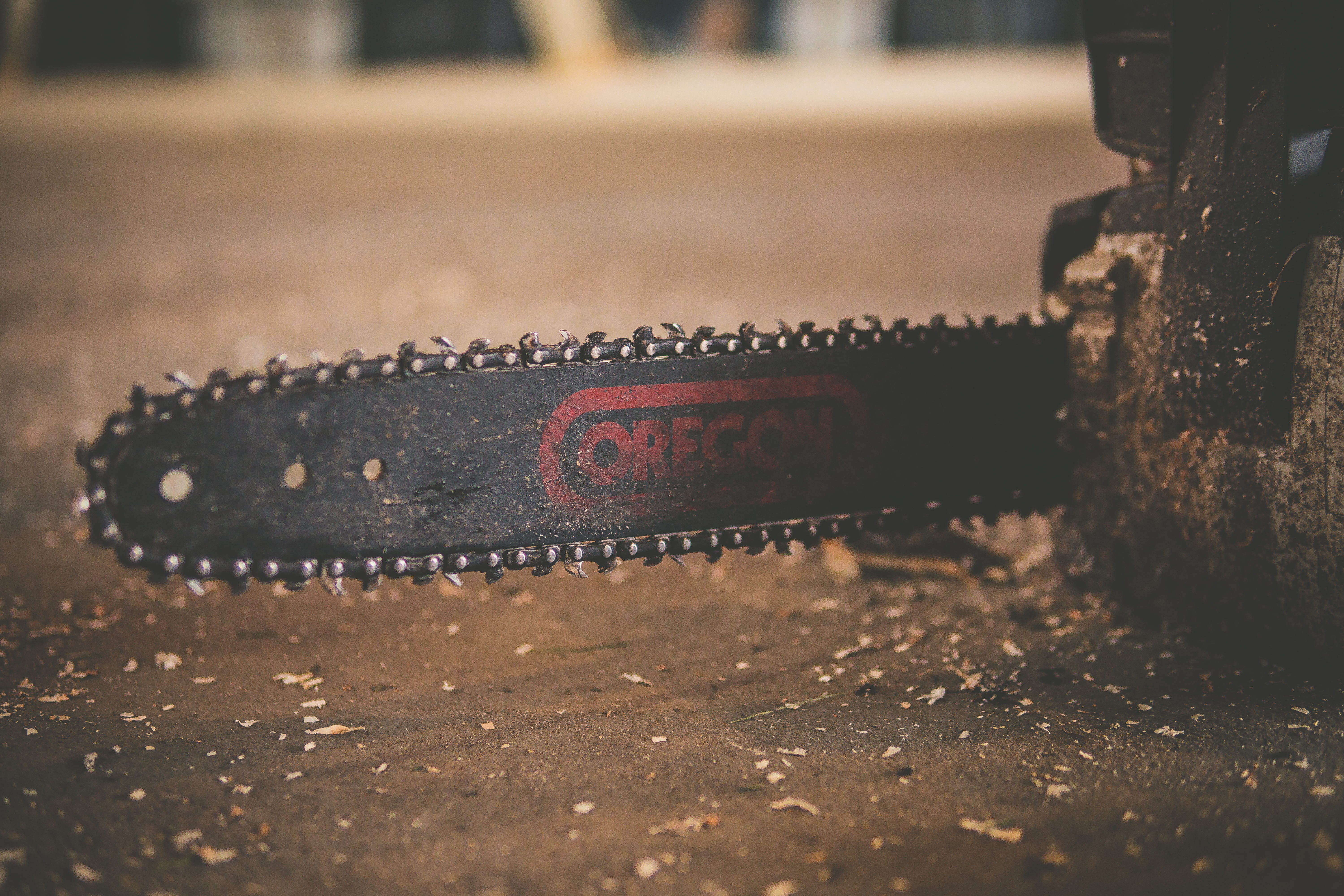 sport, focus on foreground, sign, chainsaw, nature, day, machine, sawdust, no people, baseball - sport, blade, wood, plank, dirt, fighting, red, architecture, HD Wallpaper