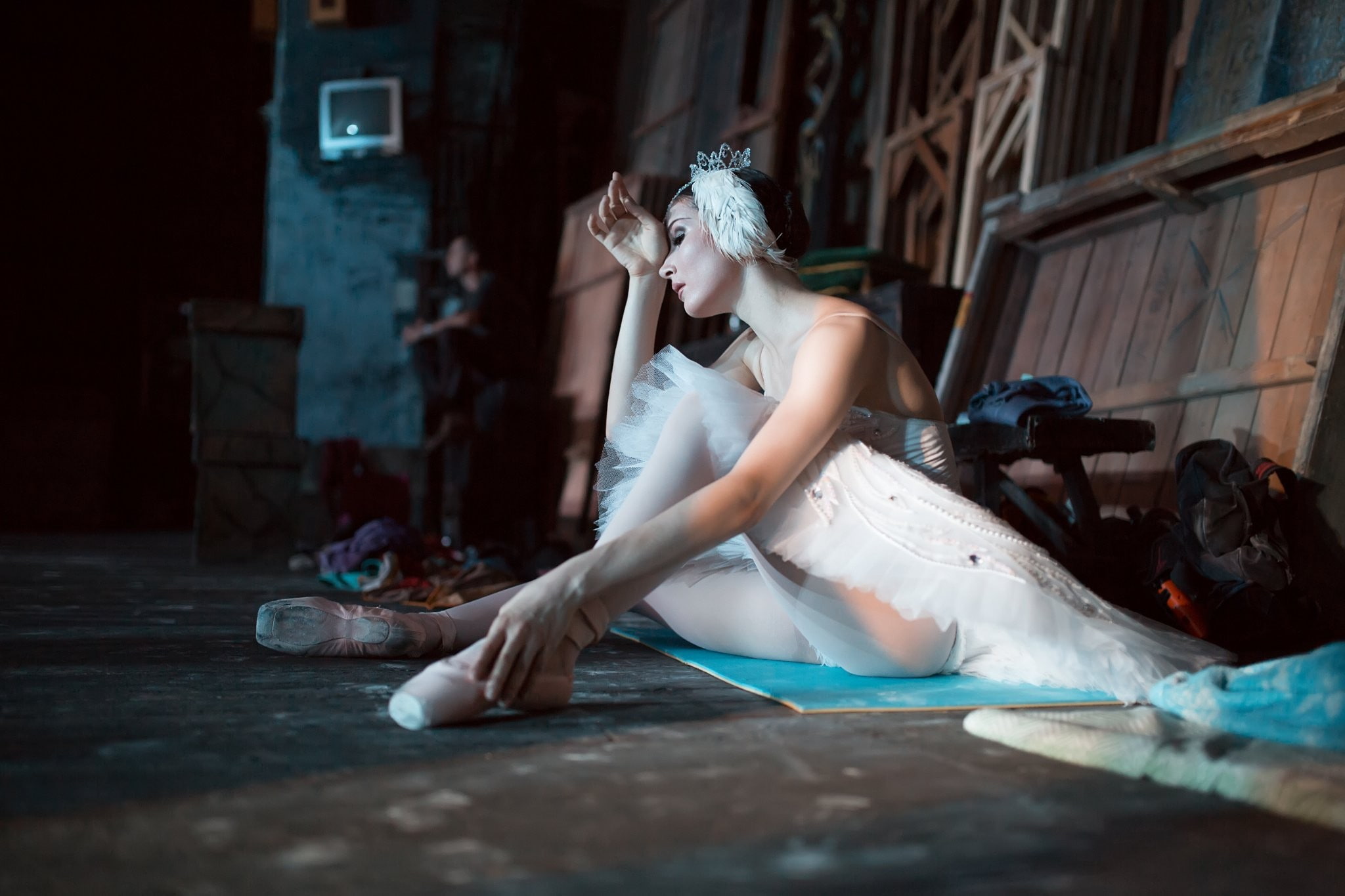 full length, 1080P, clothing, long hair, feathers, on the floor, one person, ballerina, side view, men, sitting, adult, casual clothing, day, women, beauty, HD Wallpaper