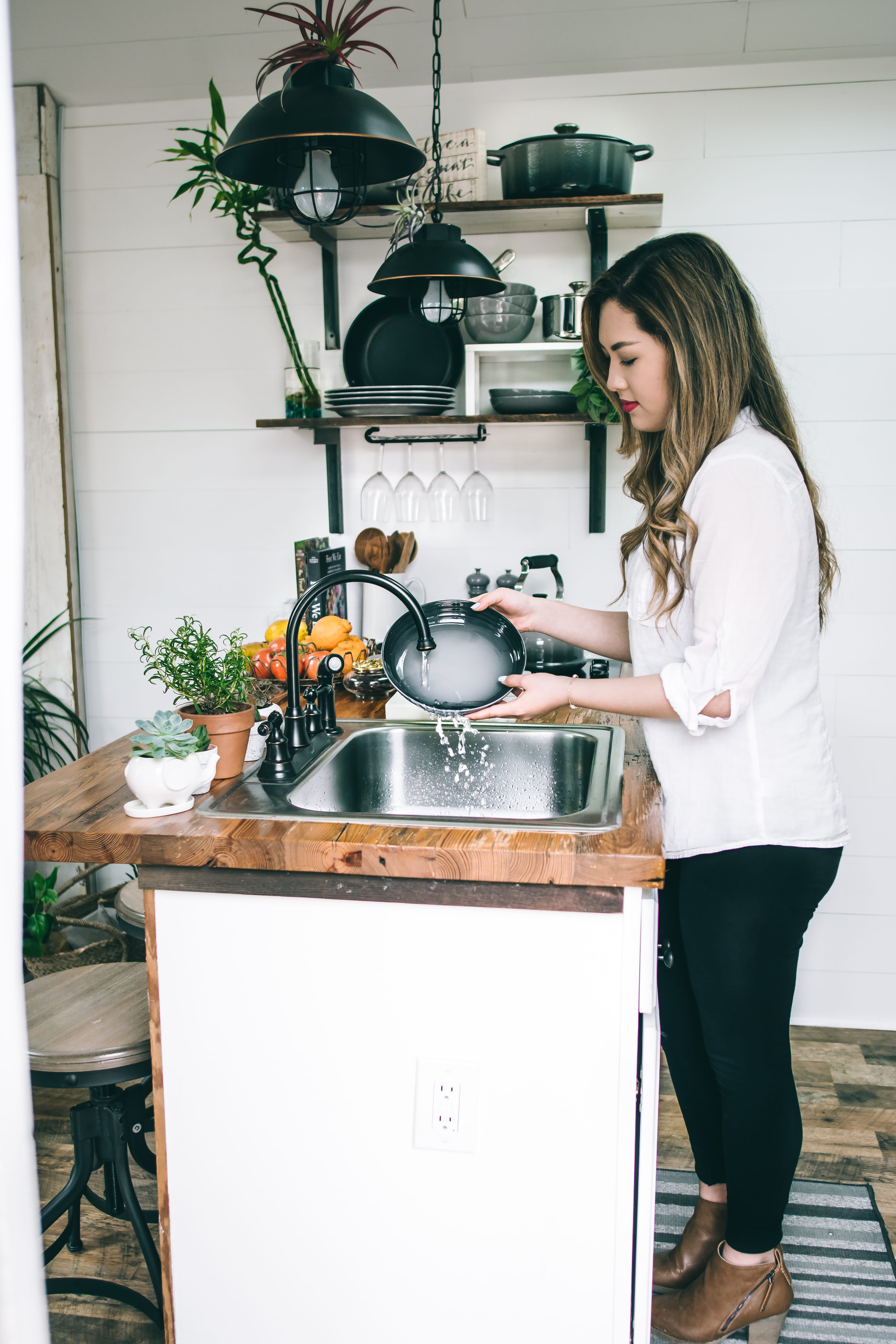 lifestyles, room, 5K, photography, plumbing, clean, person, three quarter length, human, hair, potted plant, kitchen, portrait, standing, sink faucet, Phone HD Wallpaper