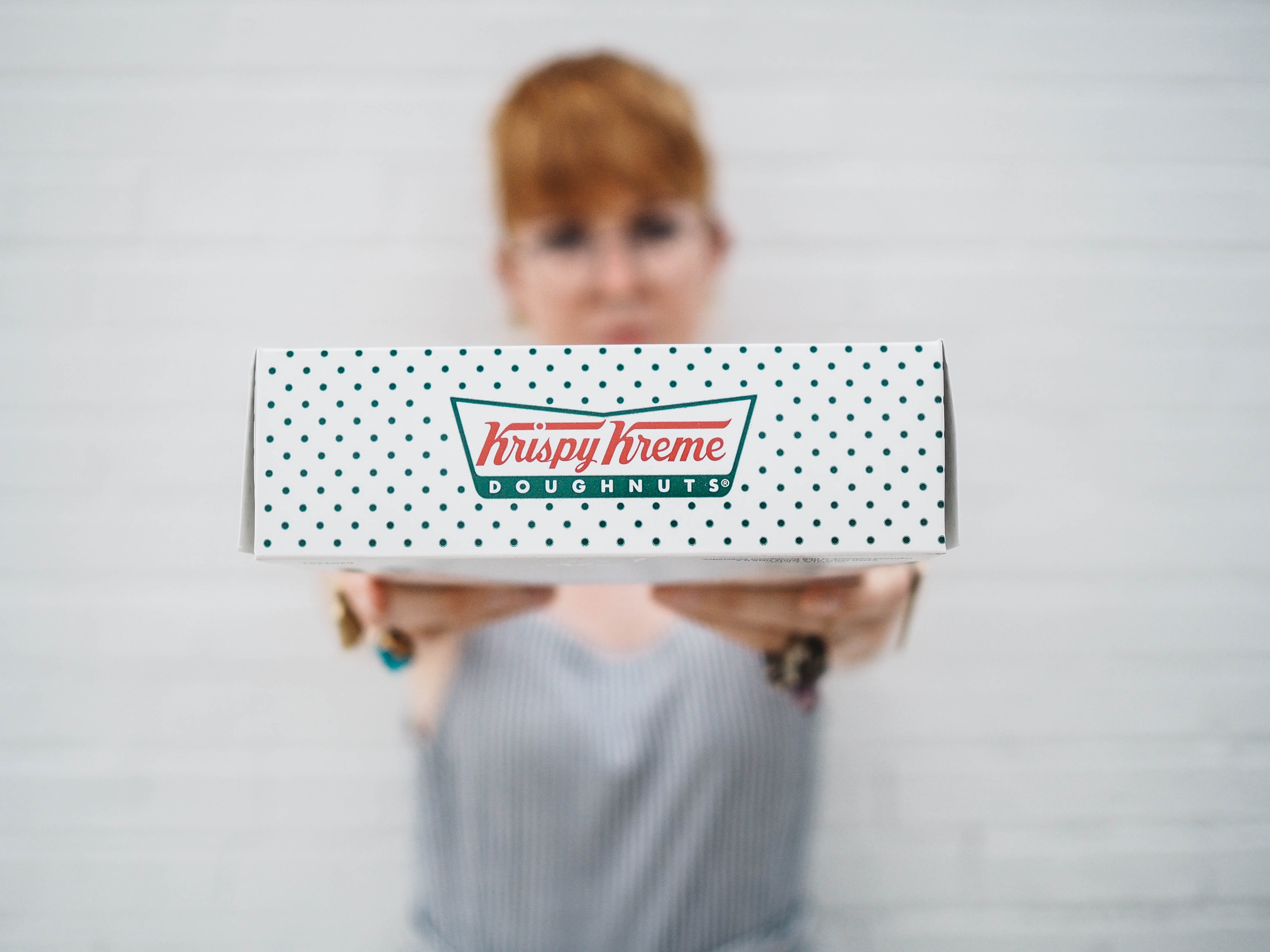 doughnut, front view, young adult, donut box, dot, food, spotted, portrait, adult, woman, showing, women, waist up, spots, holding, doughnuts, females, HD Wallpaper