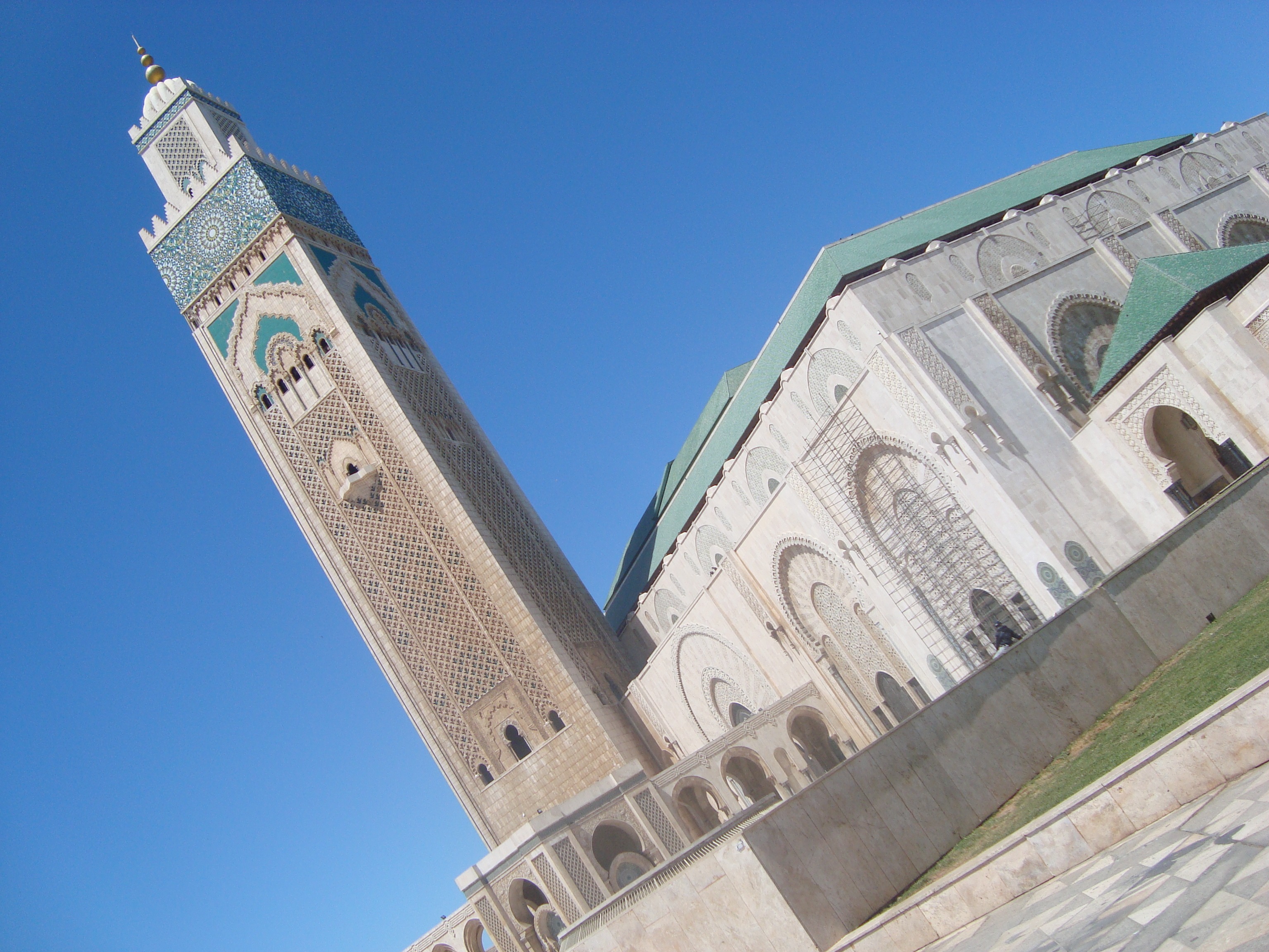 mosque, clear sky, tower, history, africa, nature, day, clock, sky, 2K, no people, travel destinations, built structure, casablanca, religion, the past, HD Wallpaper