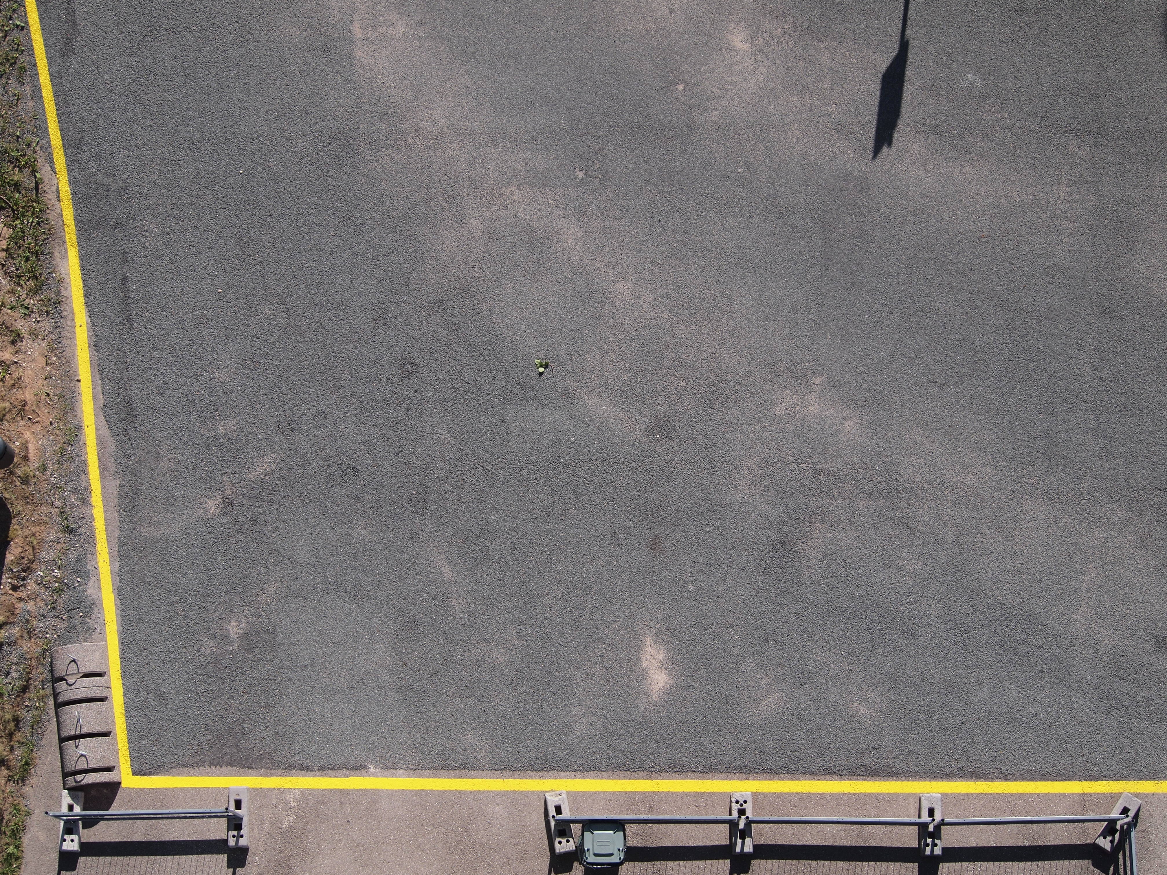 airport runway, sign, architecture, land vehicle, space, asphalt, empty, road, outdoors, mode of transportation, no people, city, symbol, marking, parking lot, HD Wallpaper