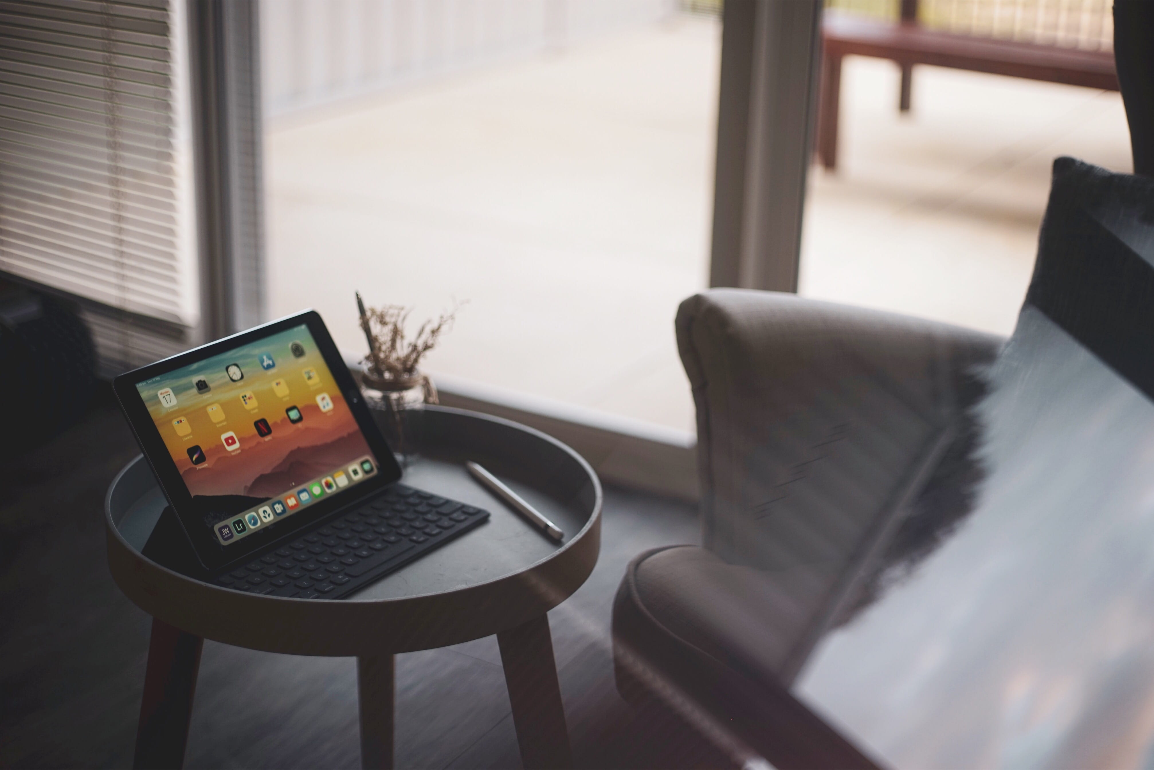 productivity, tech, apple, app, internet, home, comfortable, photo, homeoffice, homepage, brown, sofa, no People, pencil, furniture, flooring, table, equipment, HD Wallpaper
