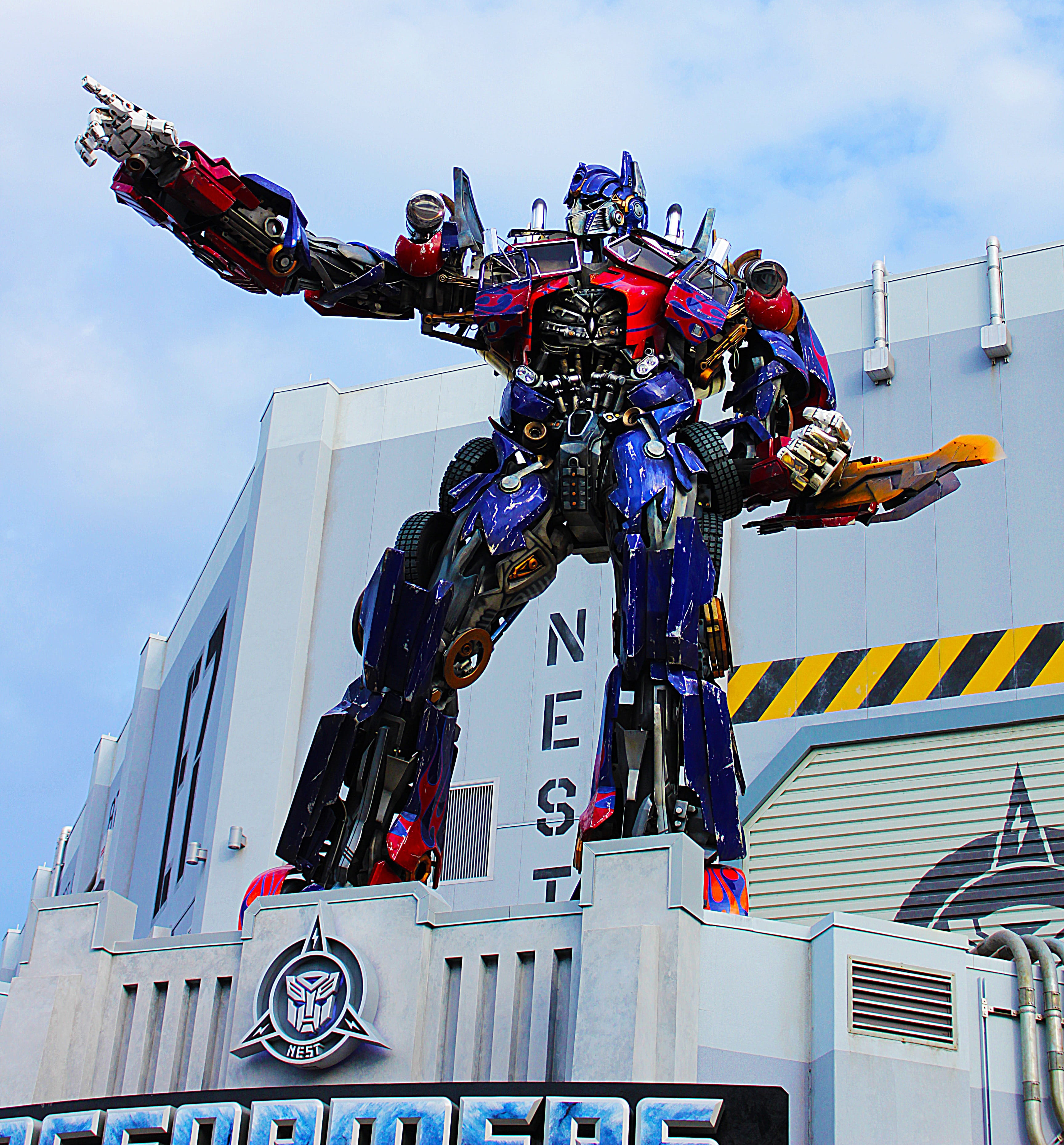 Transformers, Car, 2K, futuristic, convertible, optimus, arts culture and entertainment, Optimus Prime, motion, platform, adults only, prime, architecture, Phone HD Wallpaper
