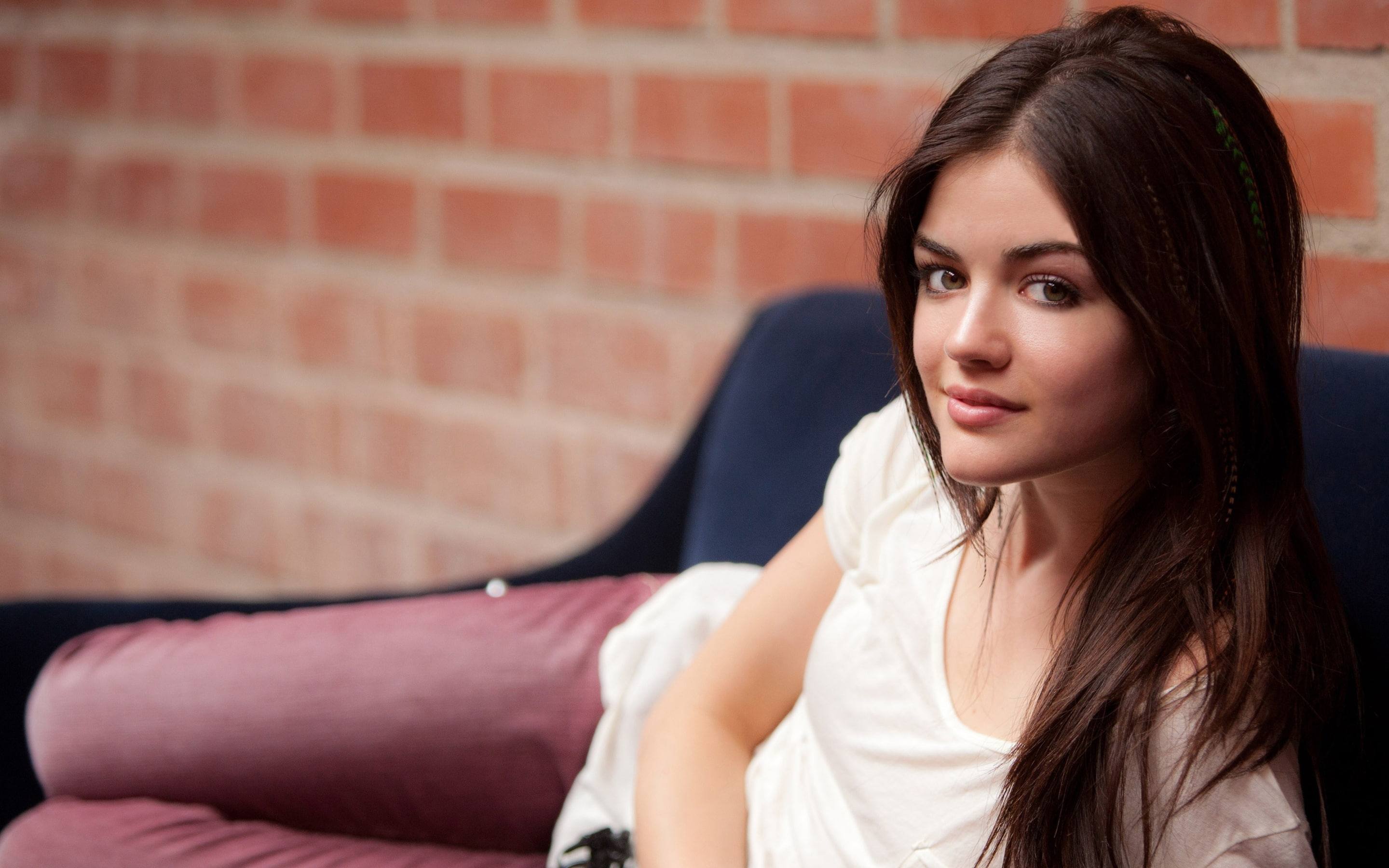 cool girl, girls, lucy, lucy hale, relaxing, celebrity, babes, 2K, hale, HD Wallpaper