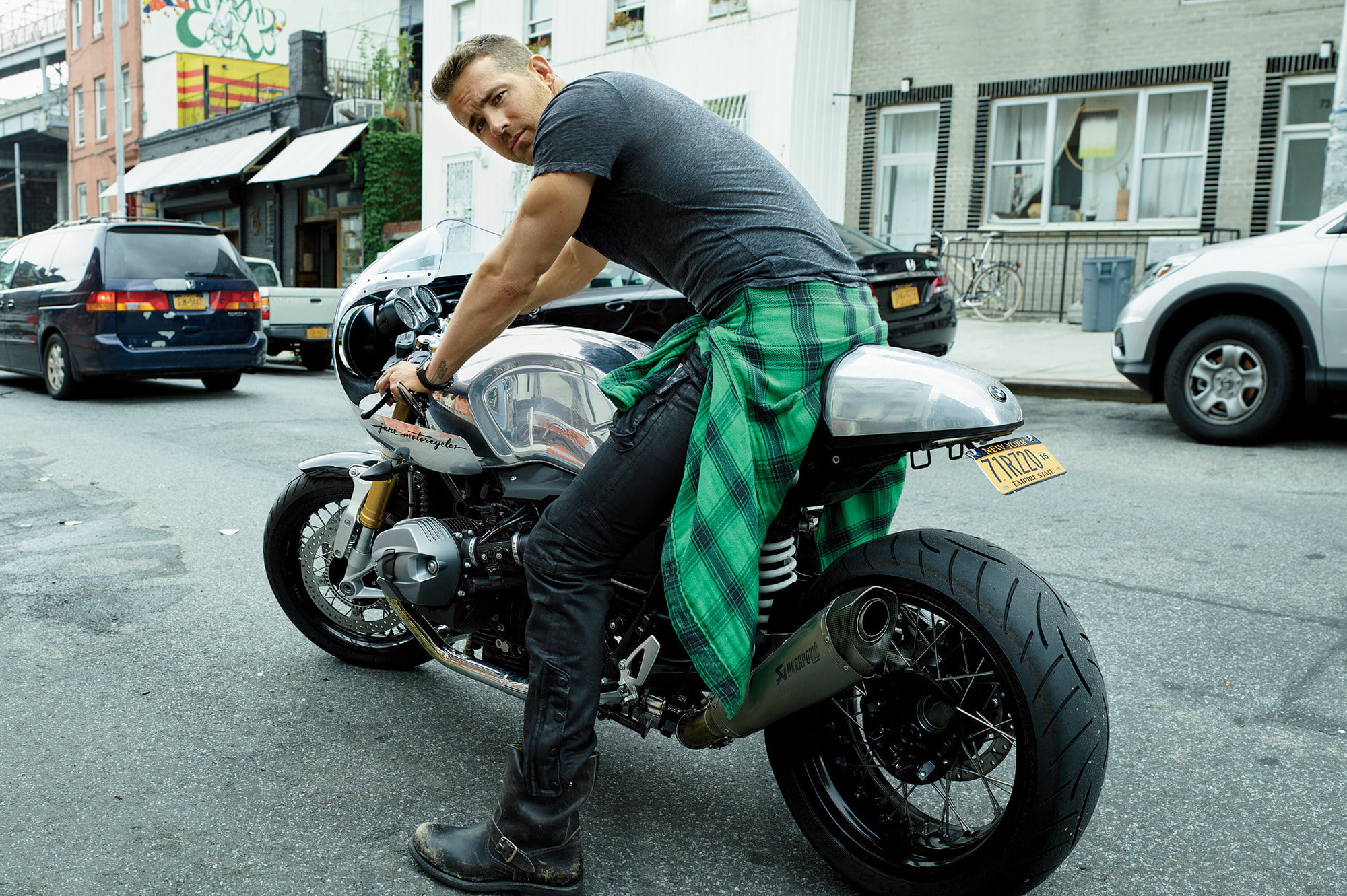 outdoors, city, day, road, bicycle, biker, motorcycle, 1080P, building exterior, chrome, transportation, driving, mode of Transport, city Life, males, HD Wallpaper