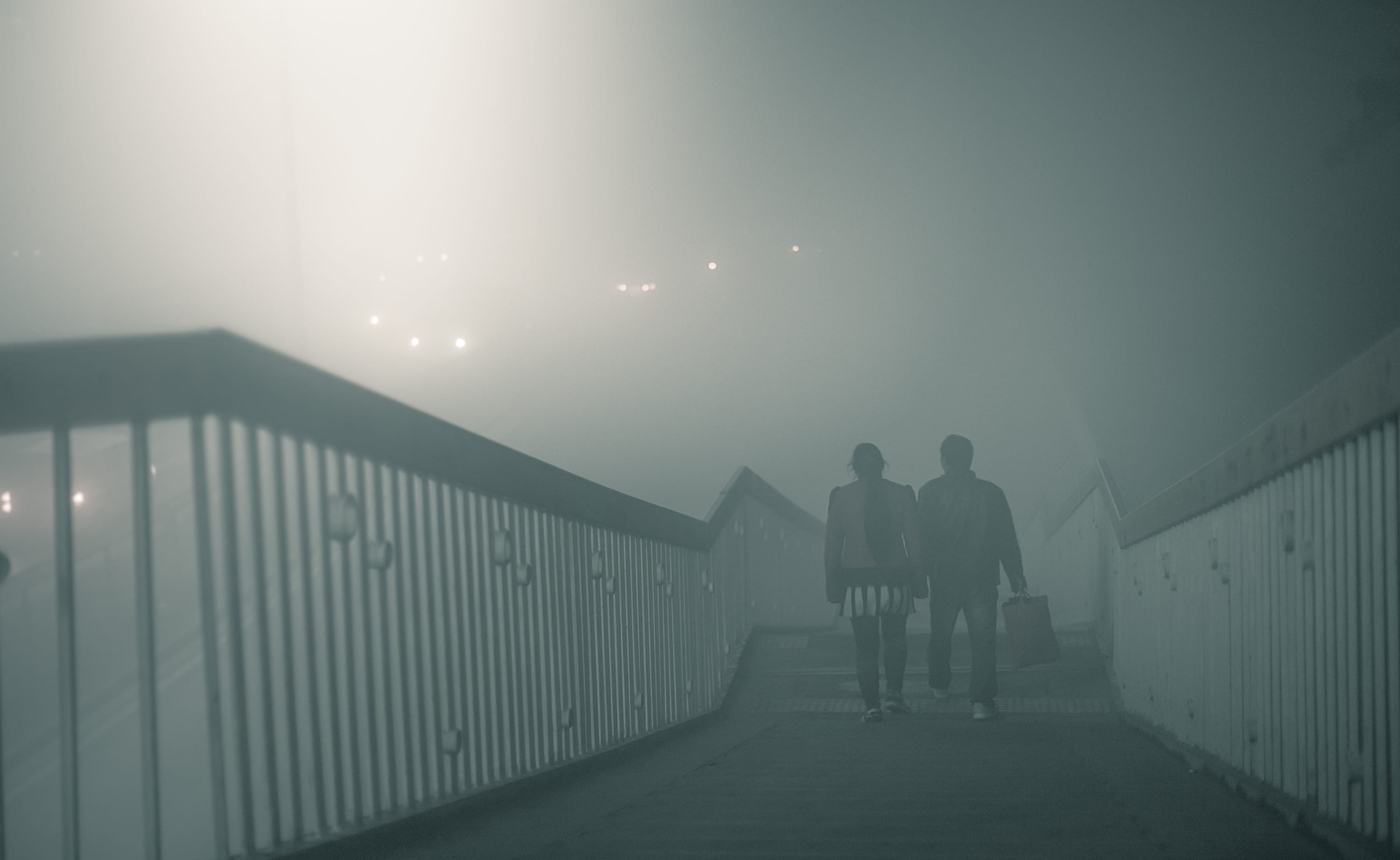 china pollution, beijing, rear view, beijing china pollution, beijing air pollution 2017, beijing pollution smog, beijing pollution 2017, walking, railing, HD Wallpaper