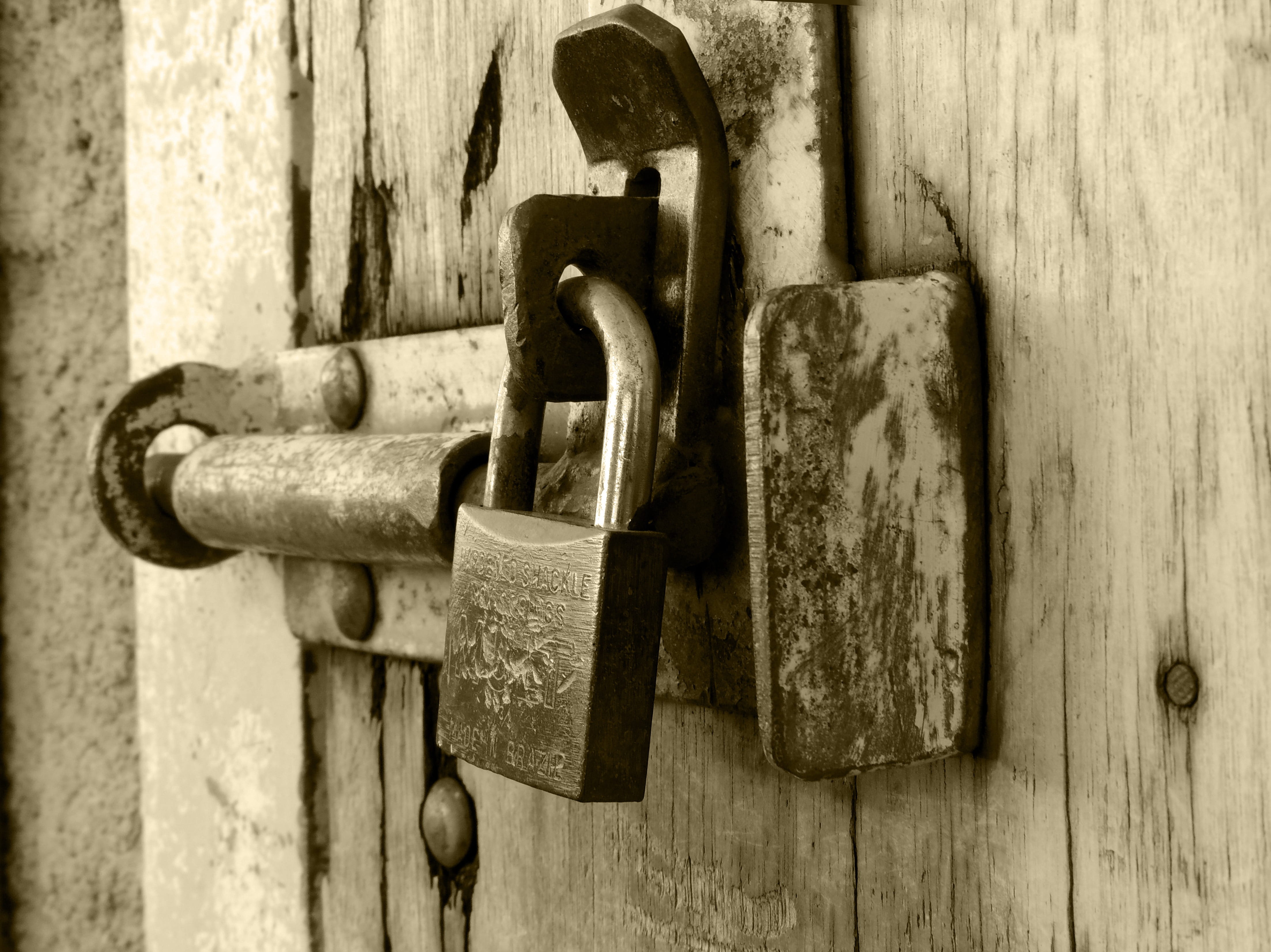 day, wood, closed, entrance, close-up, outdoors, security, rusty, rust, protection, metal, old, 4K, no people, wood - material, latch, weathered, padlock, HD Wallpaper
