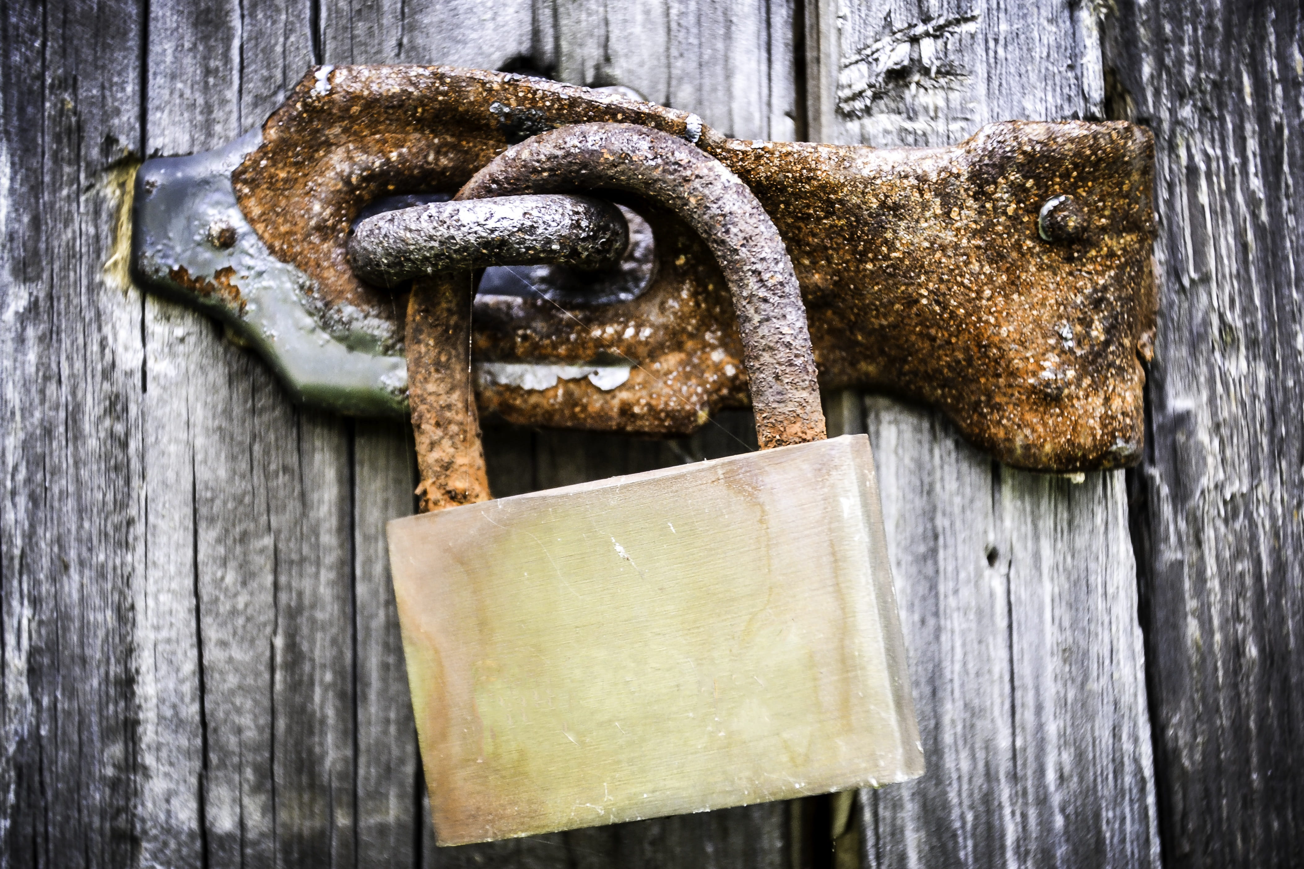 textured, security key, Old, padlock, Castle, wood - material, outdoors, 4K, protection, entrance, safety, detail, latch, rusty, door, Iron, security, HD Wallpaper