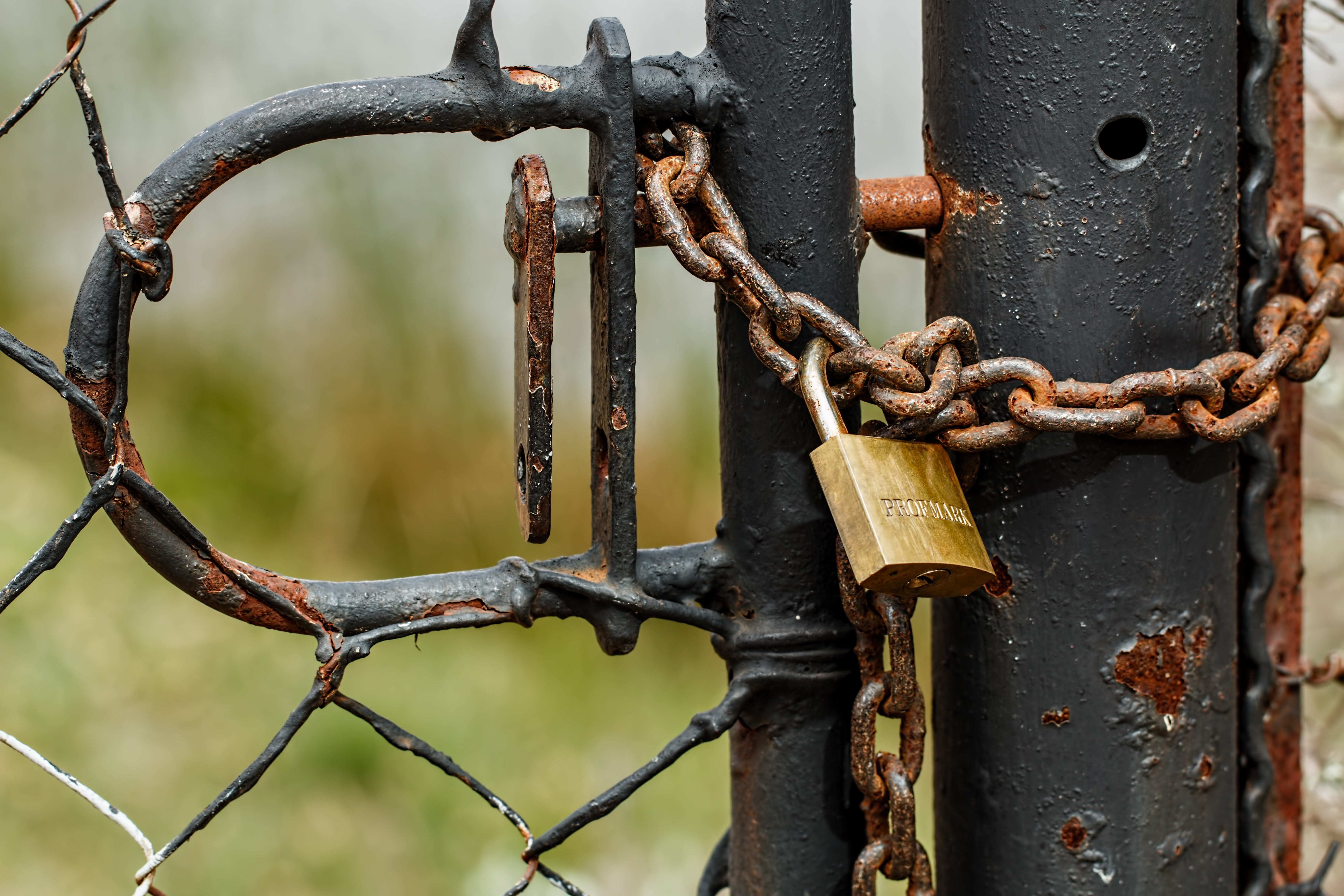 barrier, forbidden, protection, run-down, latch, metal, outdoors, privacy, boundary, fence, entrance, access, safety, 5K, decline, day, no people, chained, HD Wallpaper