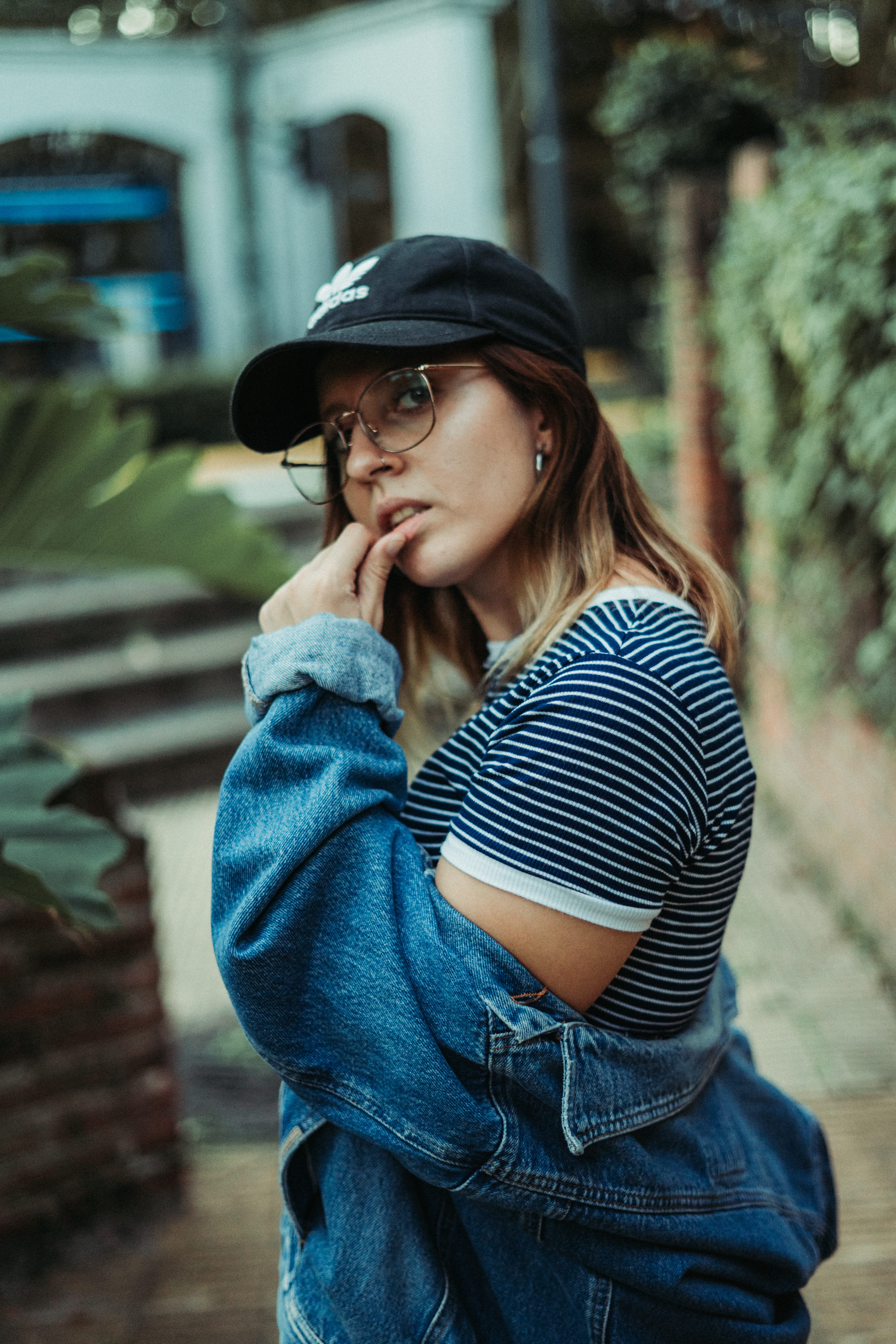 looking, leisure activity, three quarter length, facial expression, clothing, lifestyles, pretty, daylight, girl, urban, outdoors, street, standing, beautiful, Phone HD Wallpaper