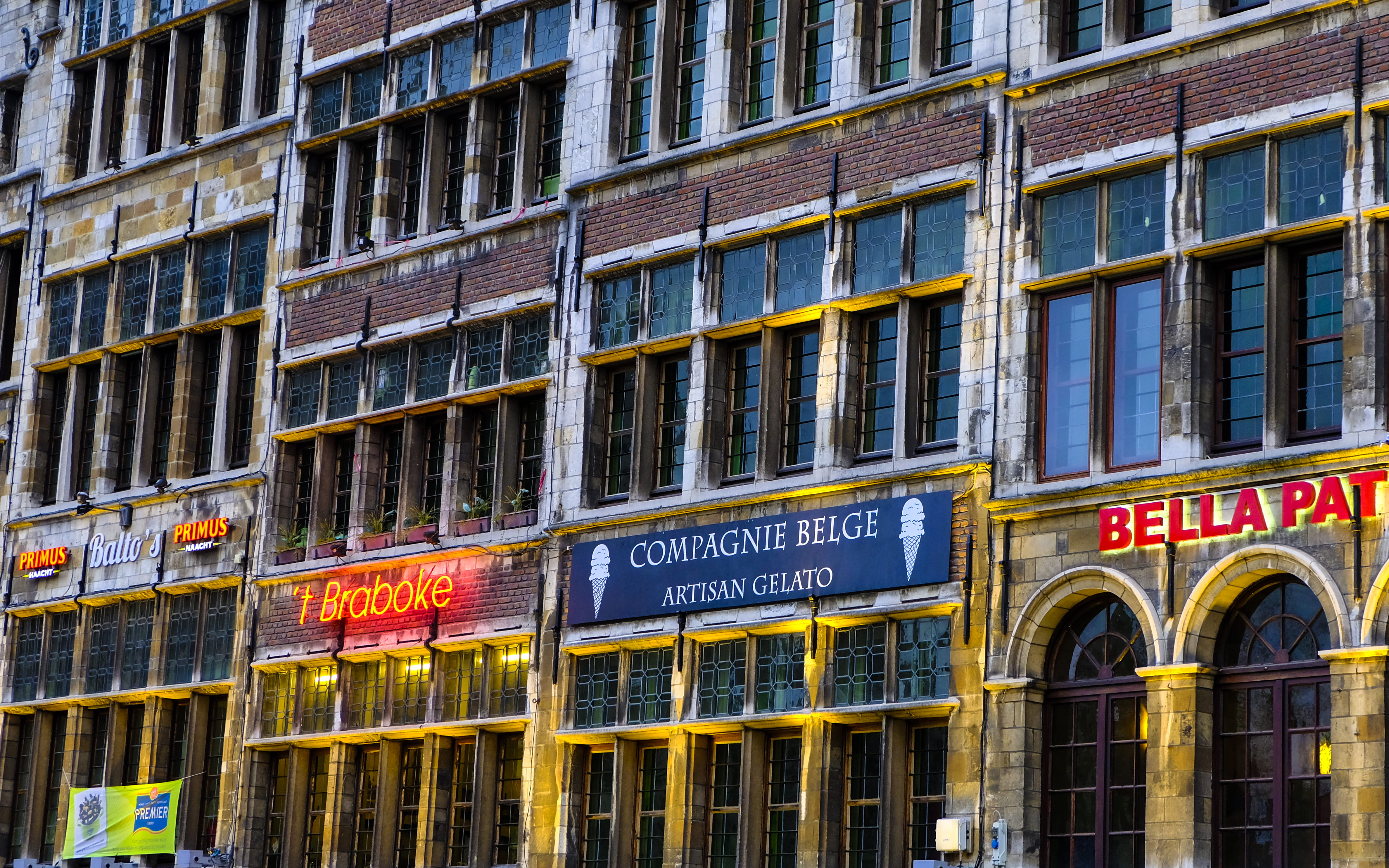 building, window, sign, corridor, urban, building exterior, information, no people, text, buildings, town, 4K, colours, full frame, travel, signs, transportation, HD Wallpaper
