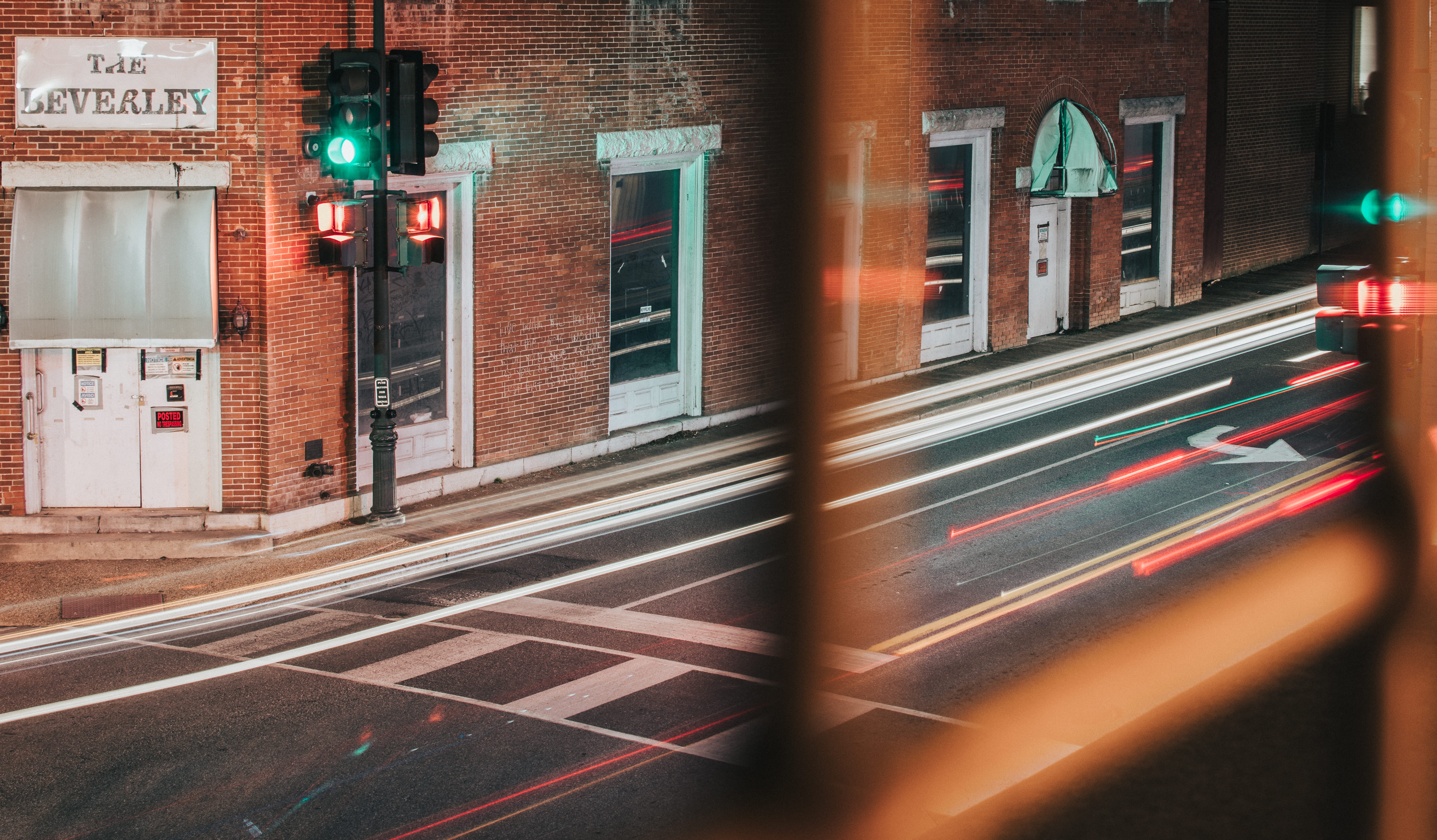 traffic light, road, intersection, road sign, sign, architecture, no people, symbol, outdoors, neighborhood, city, lighting equipment, street light, transportation, HD Wallpaper