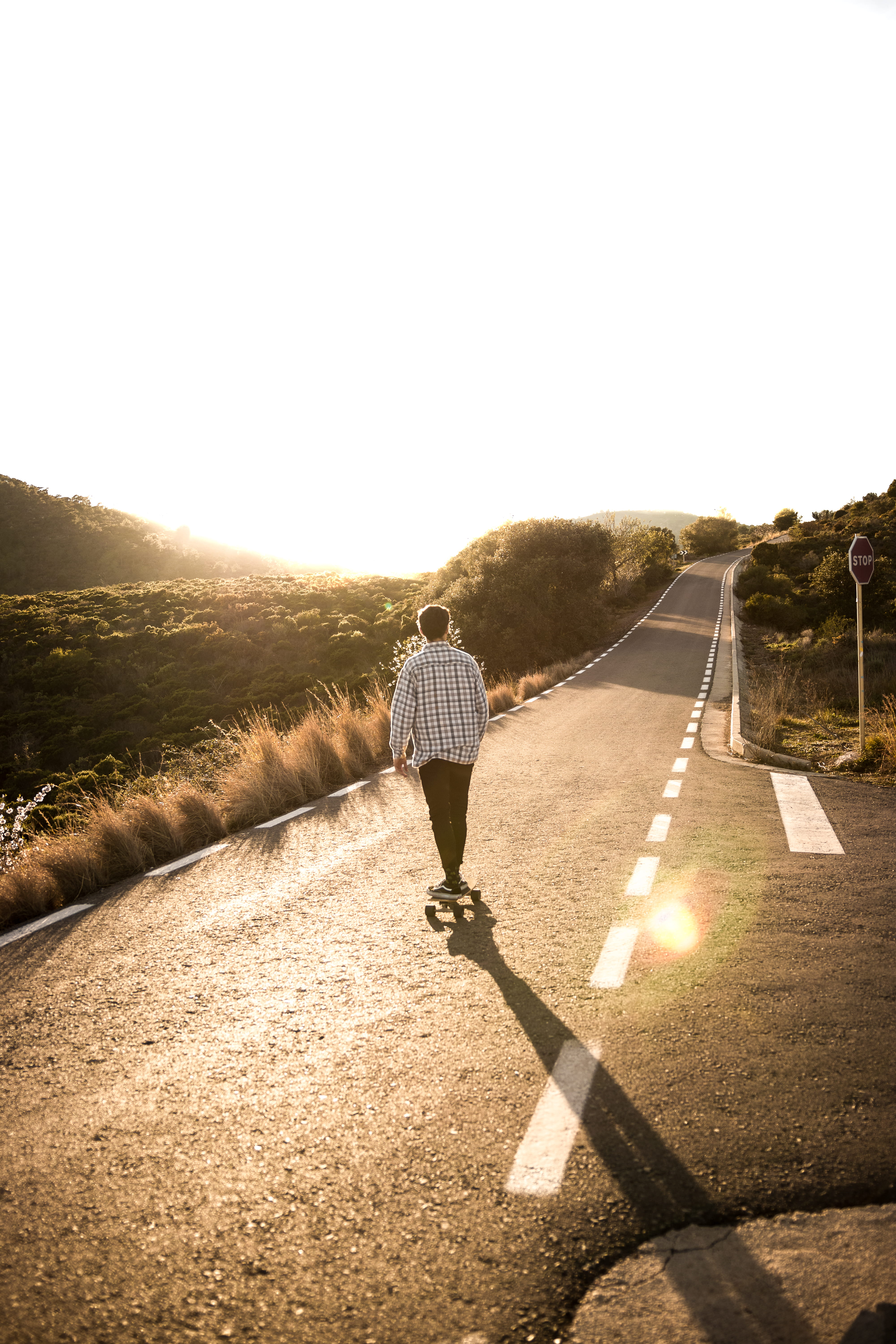 light, leisure activity, nature, sphere, casual clothing, tarmac, apparel, rear view, man, sunlight, lens flare, copy space, human, way, men, transportation, Phone HD Wallpaper