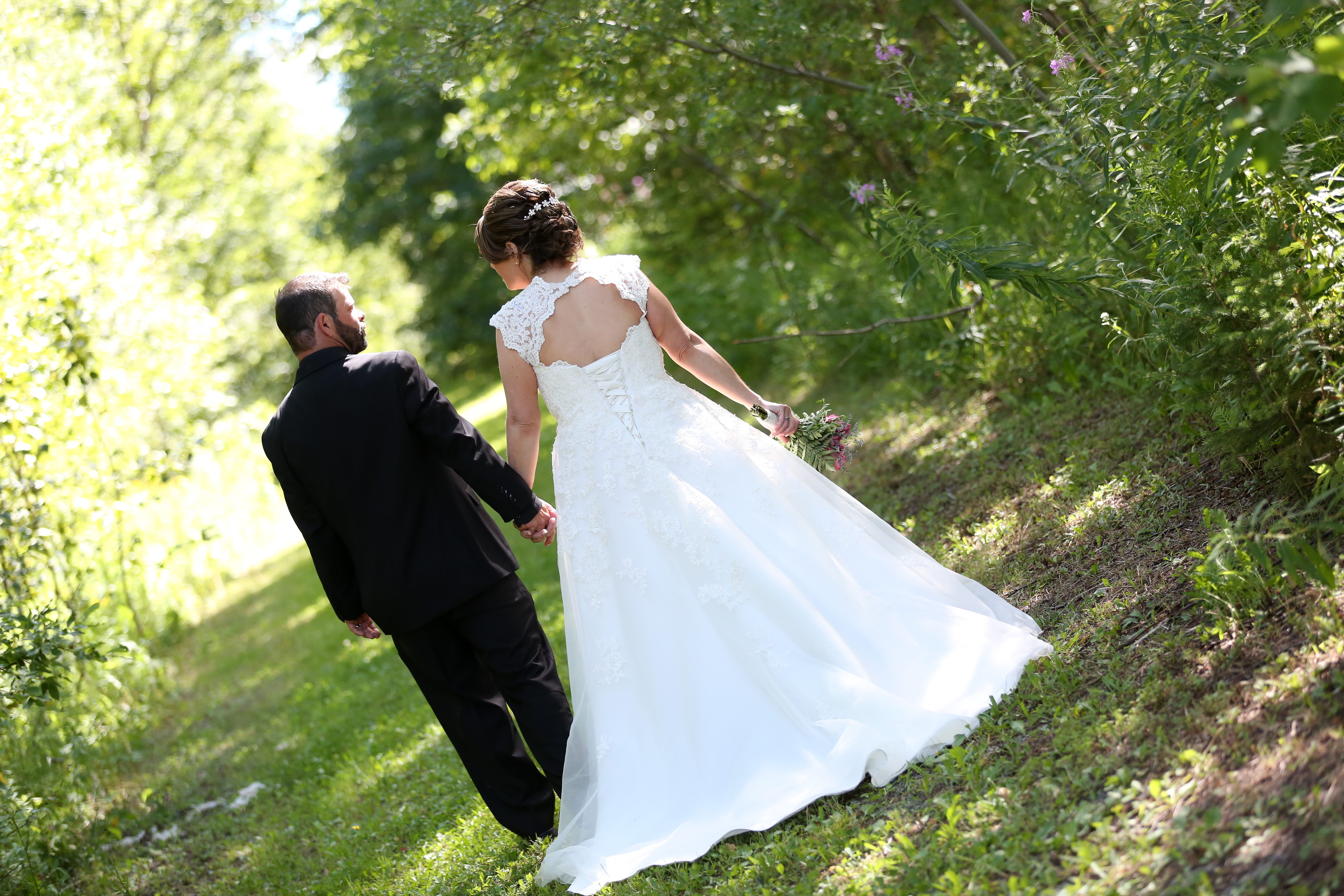 groom, men, 5K, dress, wife, wedding couple, romantic, i do, newlywed, romance, green, daytime, together, women, bridal, people, happy, plant, happiness, HD Wallpaper