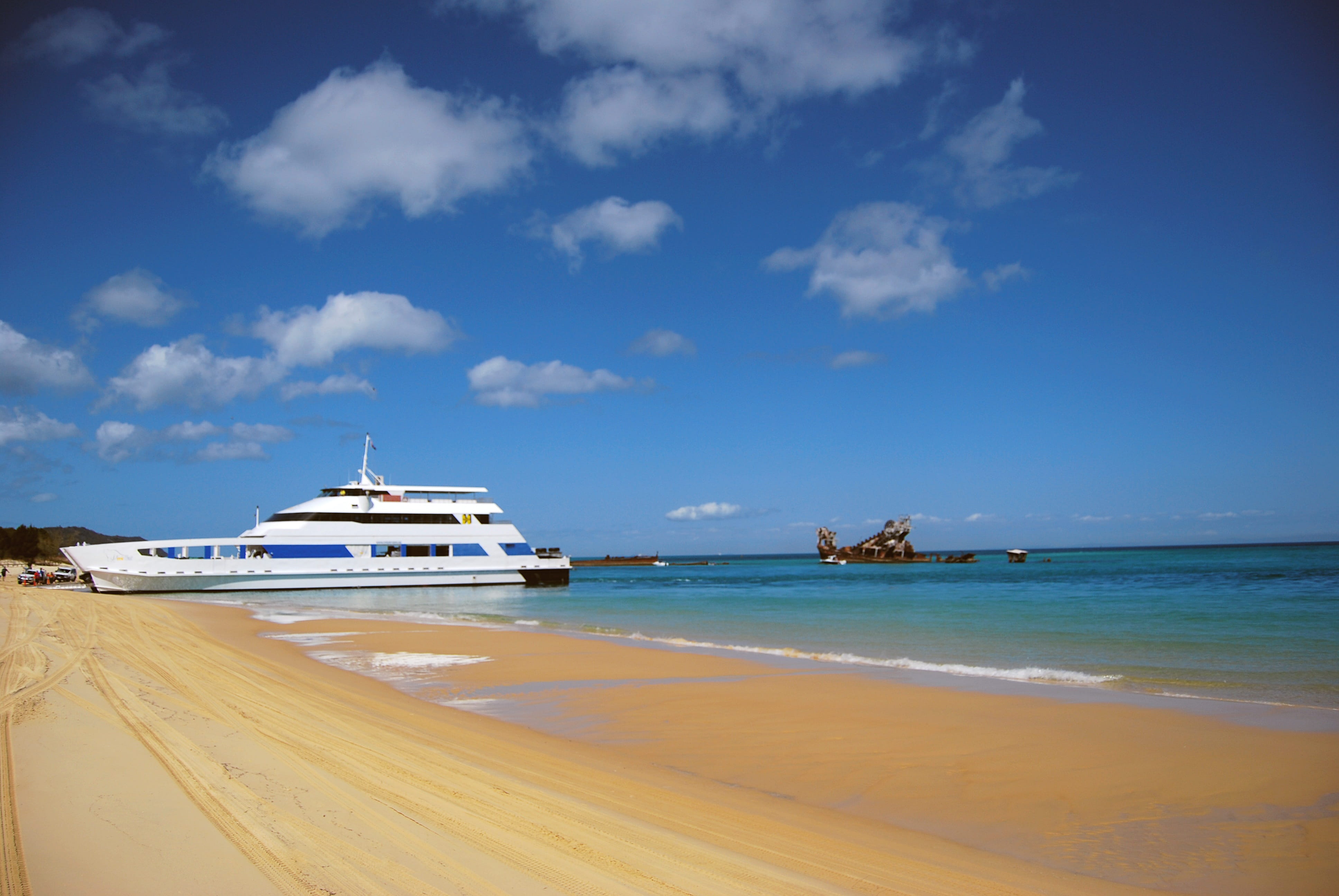 lagoon, nautical vessel, sky, day, 4K, no people, anchored, beauty in nature, mode of transportation, Beach, reef, nature, shit happens, island, yacht, HD Wallpaper