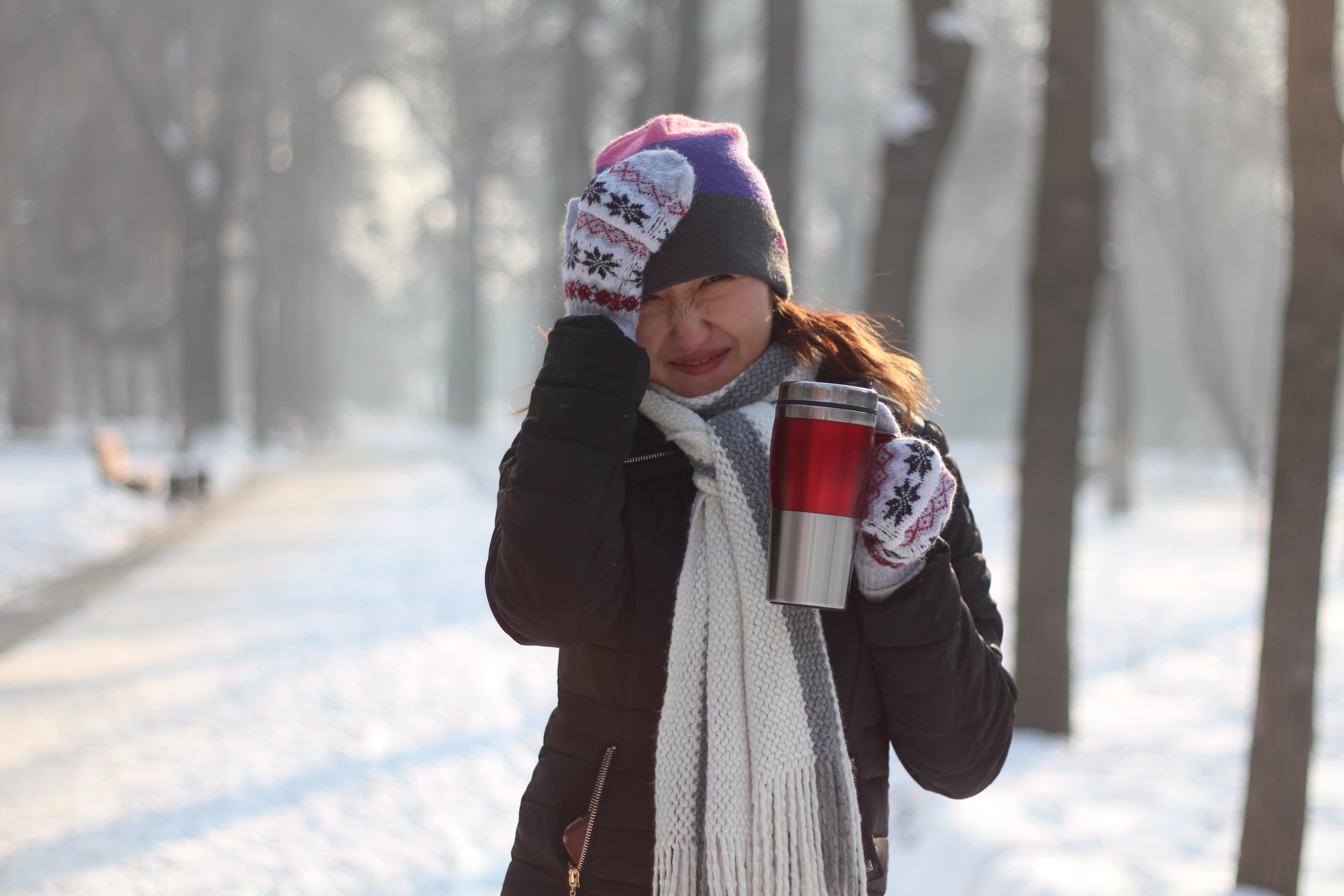 cold temperature, oops, day, tea, ans, mug, women, forgotten something, hot, holding, adult, wearing, morning, focus on foreground, females, 5K, leisure activity, HD Wallpaper