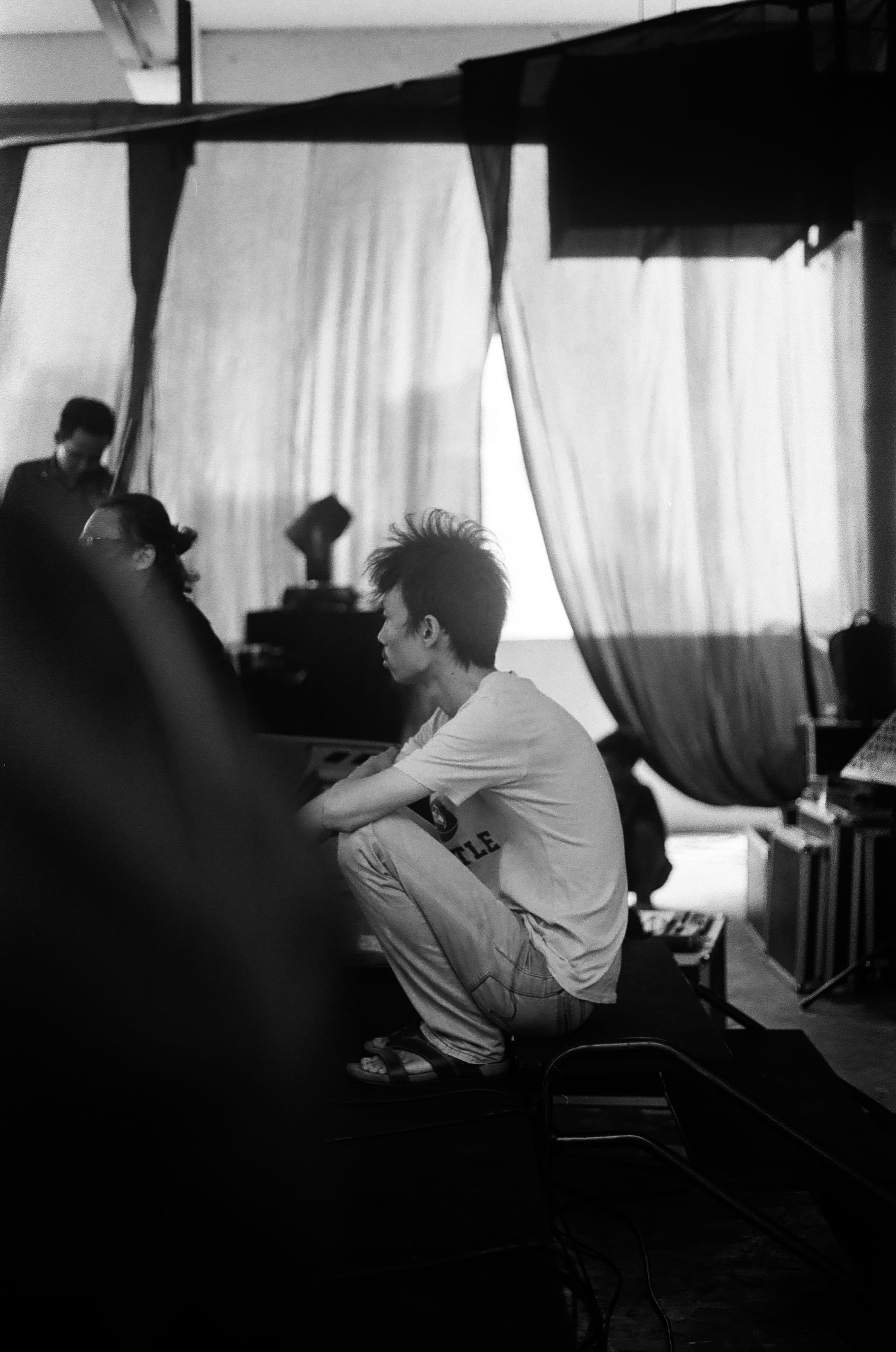 home interior, music, standing, adult, sitting, women, curtain, stage, two people, domestic room, shit, band, young men, indonesia, men, business, lifestyles, Phone HD Wallpaper