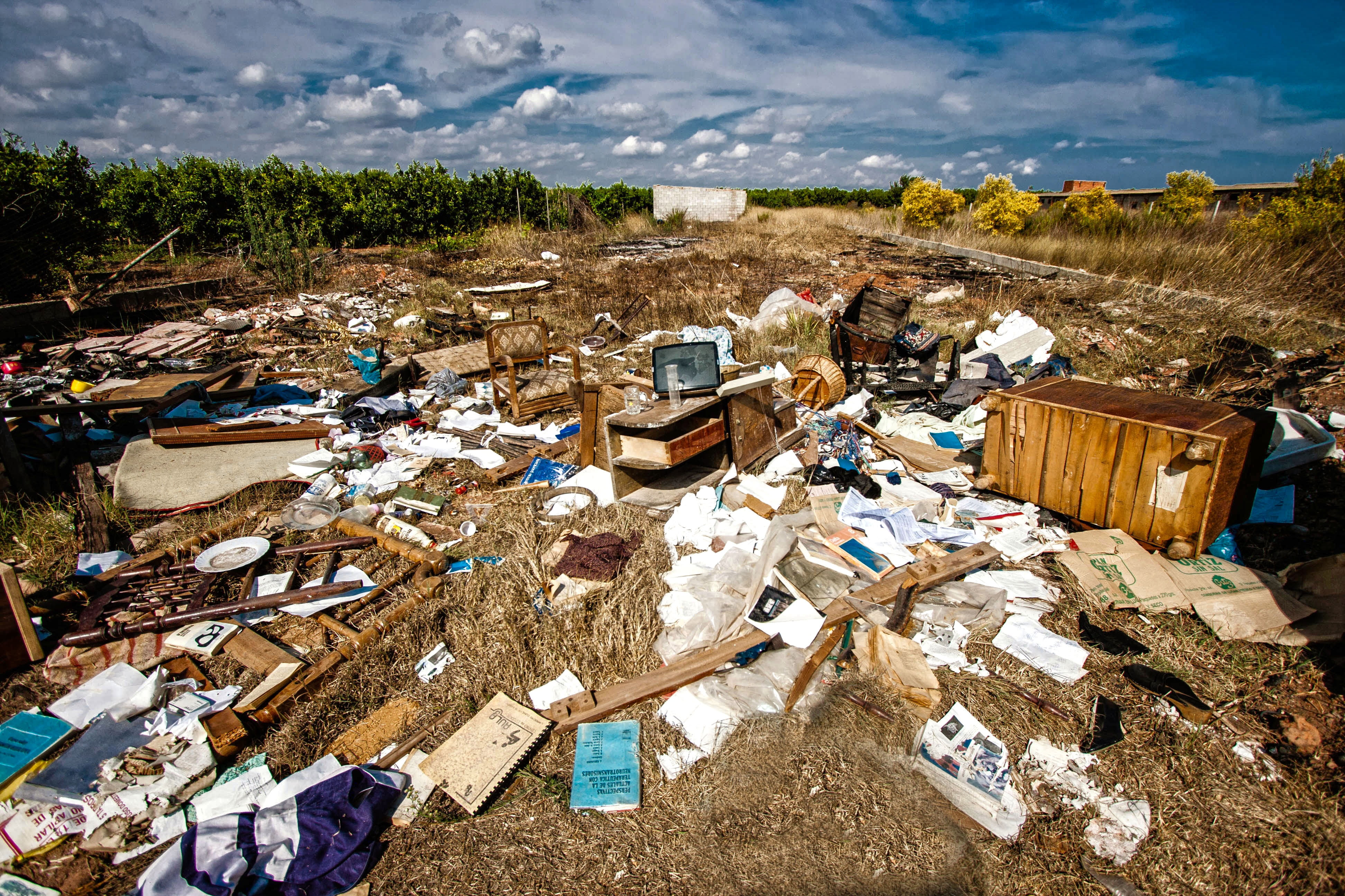 large group of objects, 4K, no people, land, sky, pollution, nature, dirt, trash, unhygienic, day, social issues, environment, item, shit, water pollution, HD Wallpaper
