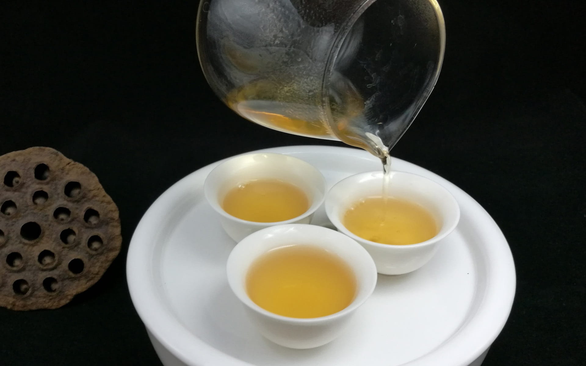 food, drinking glass, glass, 1080P, tea cup, black background, drink, freshness, duck shit aroma, Single, refreshment, wellbeing, wineglass, egg yolk, HD Wallpaper