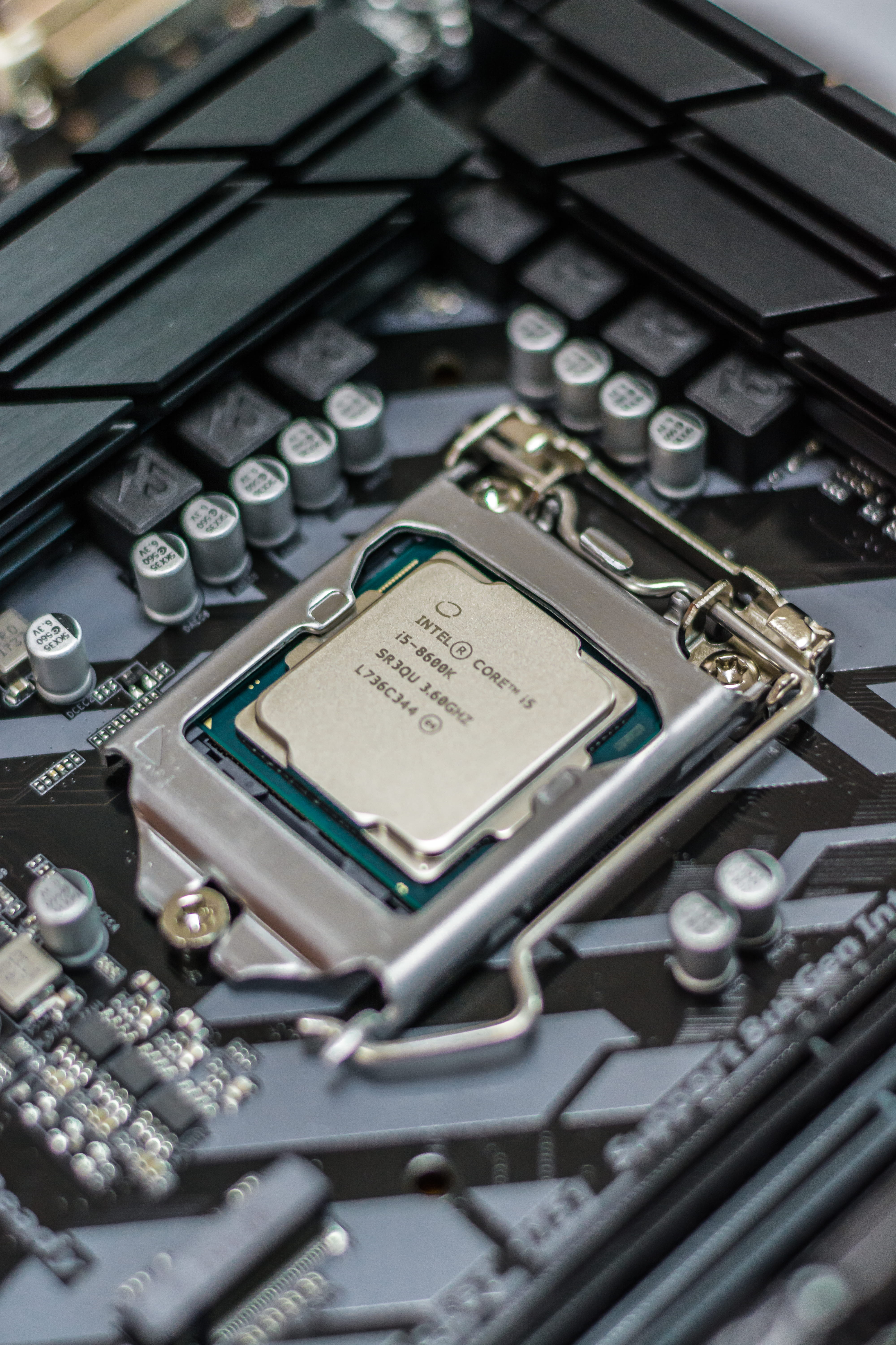 industry, electronics industry, photography, macro, computer part, electrical component, computer equipment, tech, selective focus, keyboard, indoors, complexity, Phone HD Wallpaper