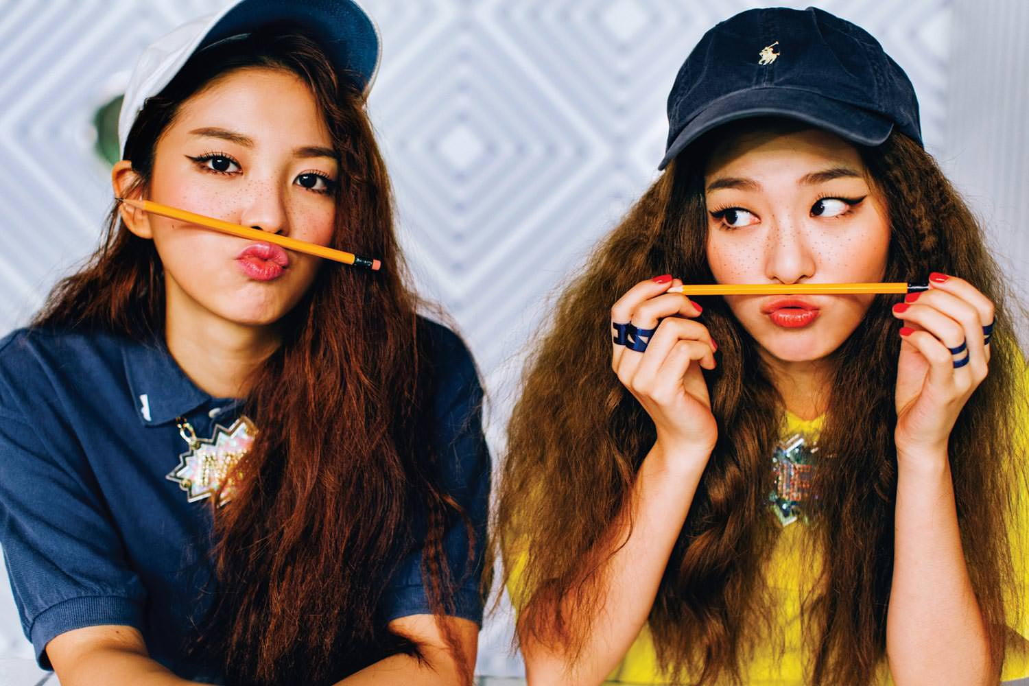 women, leisure activity, teenager, lifestyles, Yeri (RedVelvet), long hair, friendship, 720P, hairstyle, fun, young women, real people, seulgi, looking at camera, HD Wallpaper