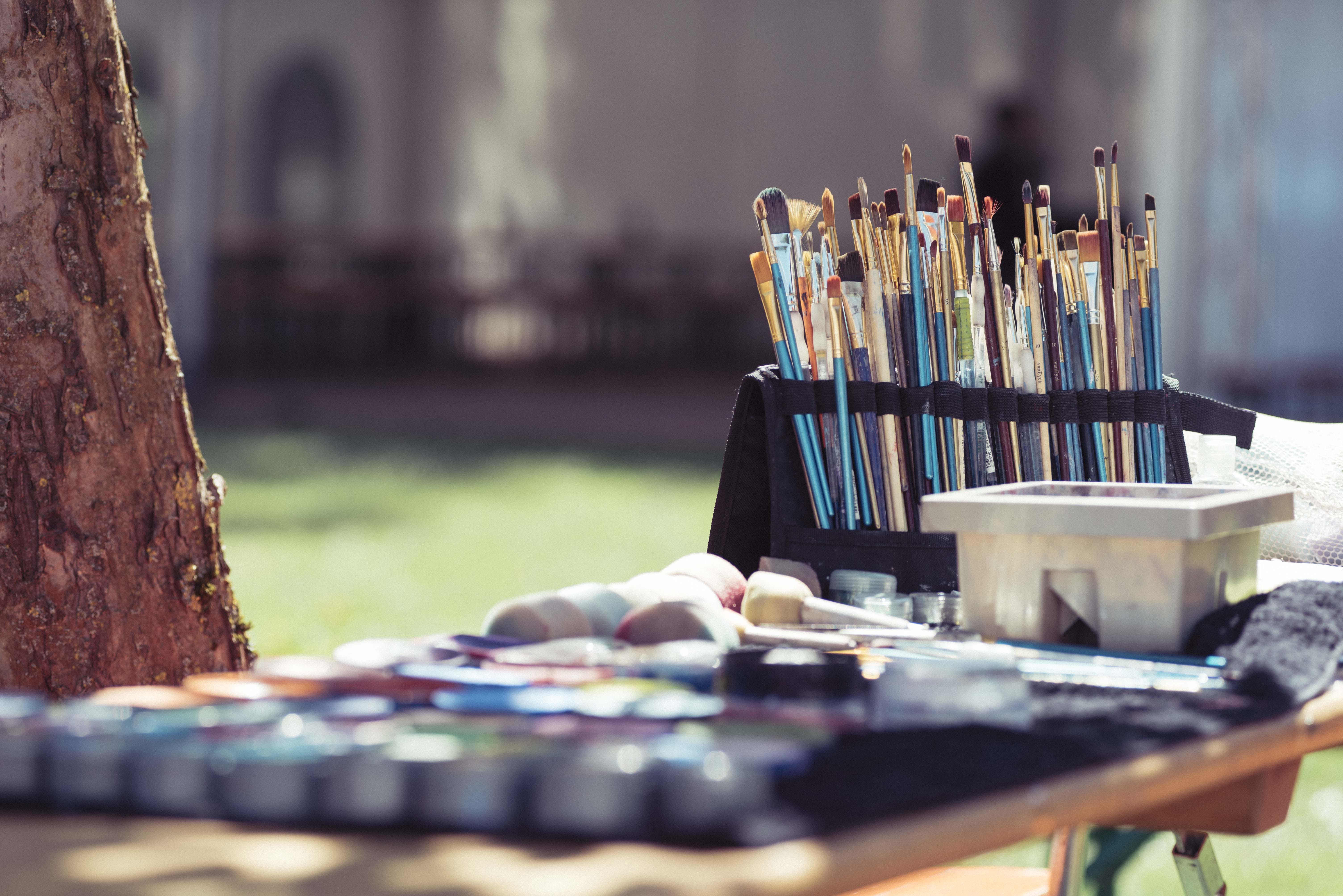 5K, studying, black, selective, wooden, paper, paintbrush, no people, paint brush, paintbrushes, nature, and brown, day, assorted, color, brown, selective focus, HD Wallpaper