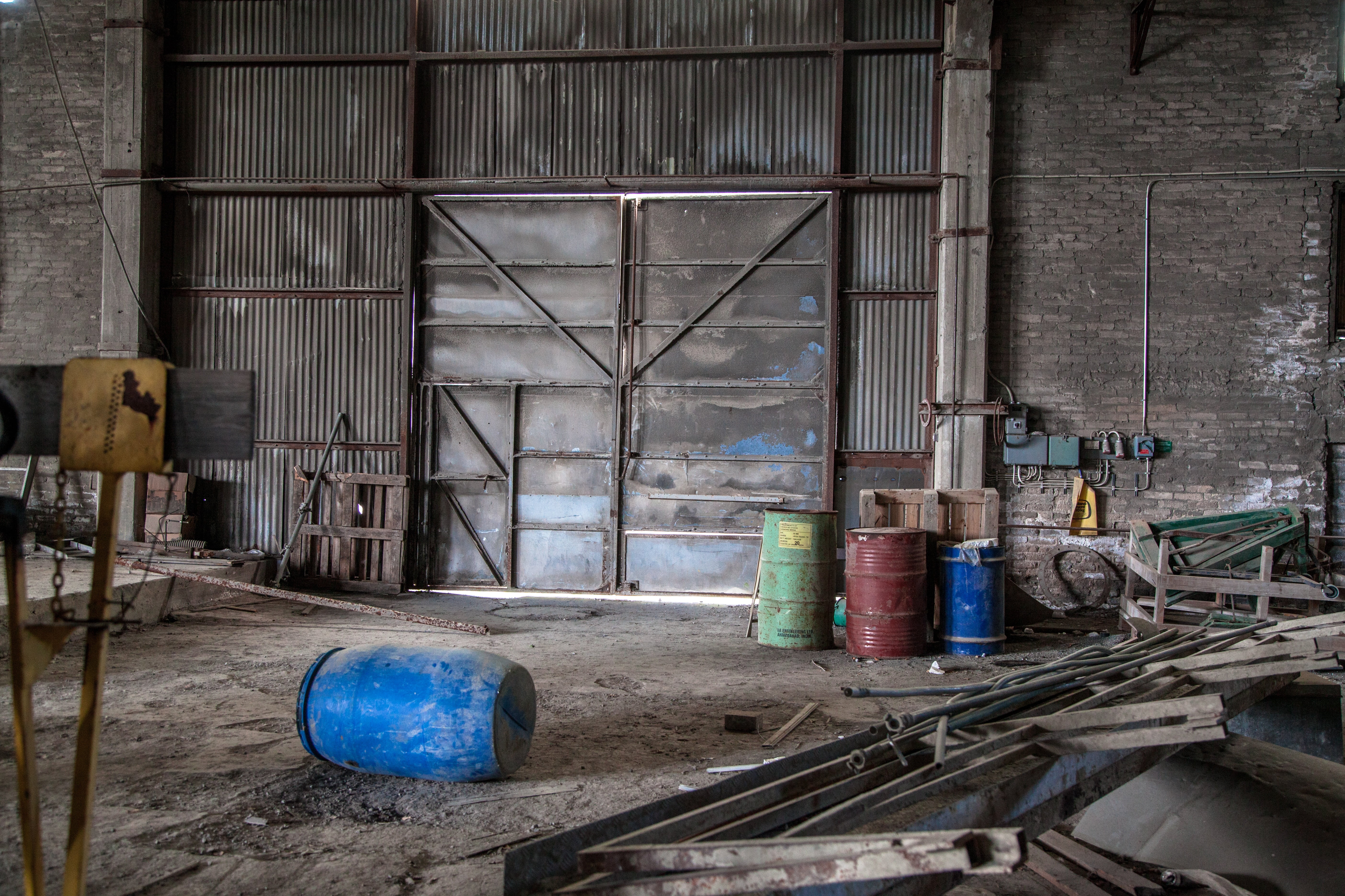 wall - building feature, concrete, disaster, danger, damage, construction, equipment, no people, storage, rusty, day, destroyed, house, photography, construction Industry, HD Wallpaper