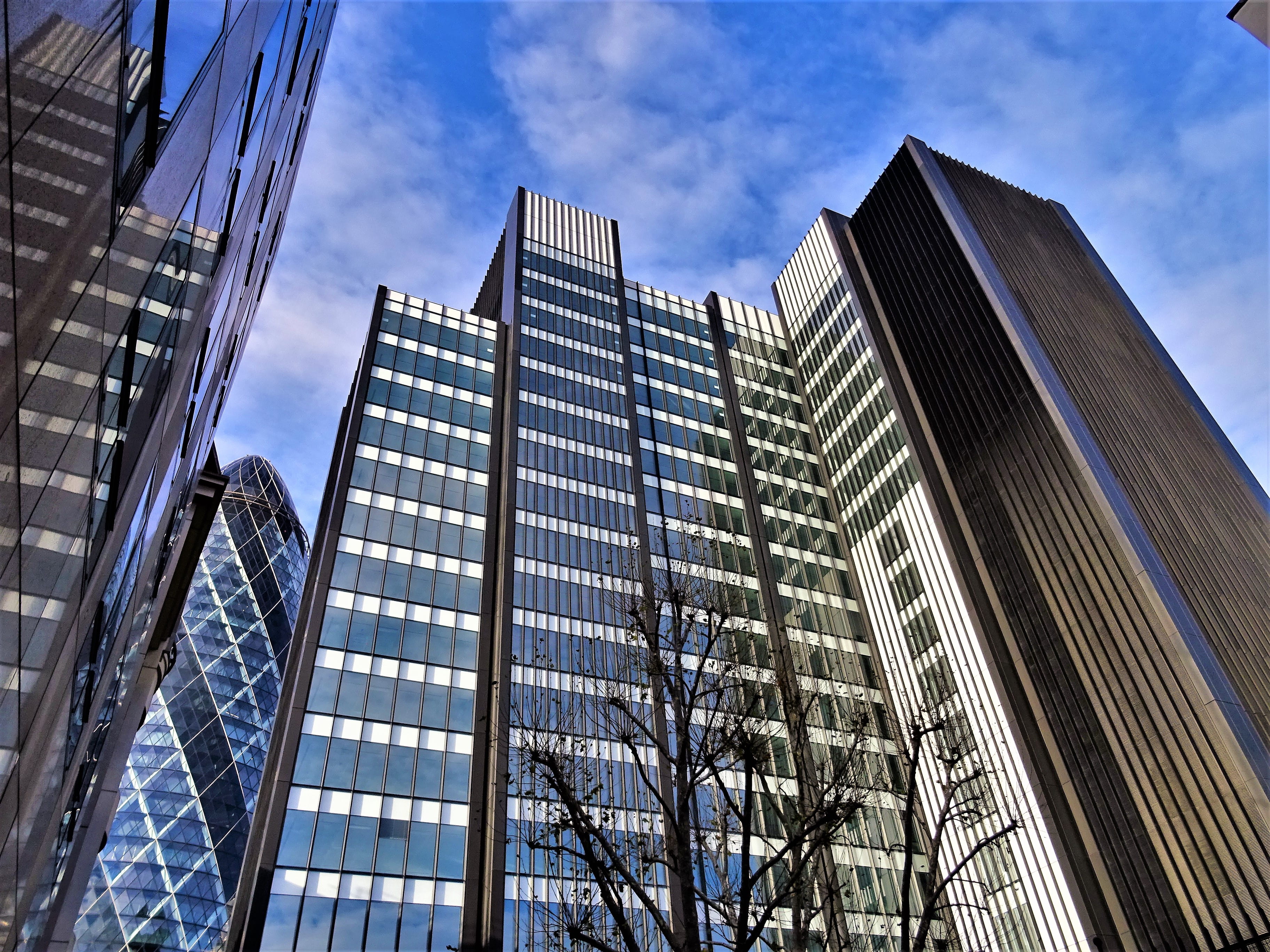 wall, no people, tall, glass items, glass windows, office, windows, skyscrapers, cloudy, business, modern, clouds, reflection, 2K, skyline, tall - high, HD Wallpaper