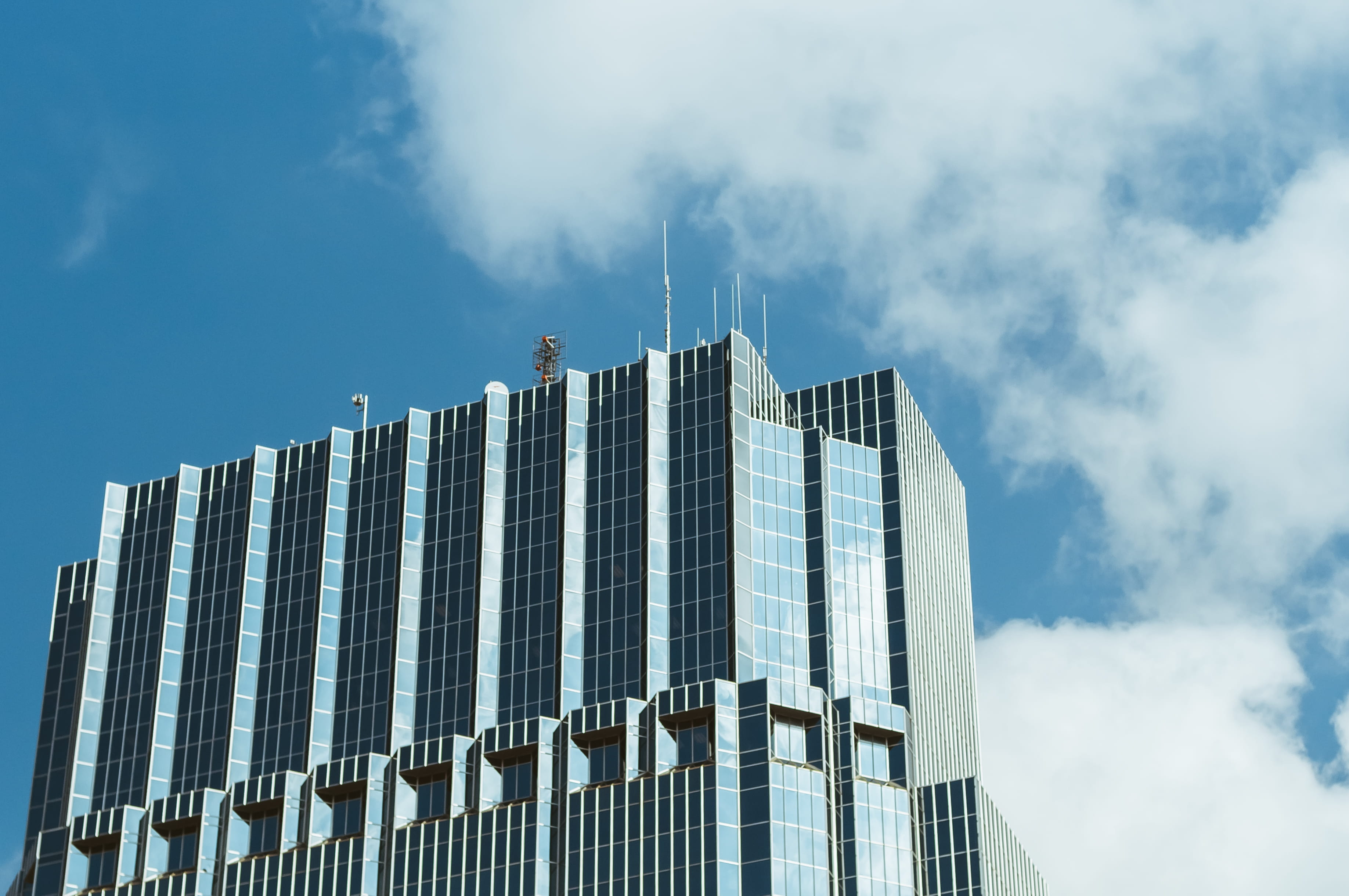 office, tower, travel, expression, reflection, glass - material, perspective, geometric, glass windows, building exterior, 2K, clouds, cloud - sky, modern, HD Wallpaper