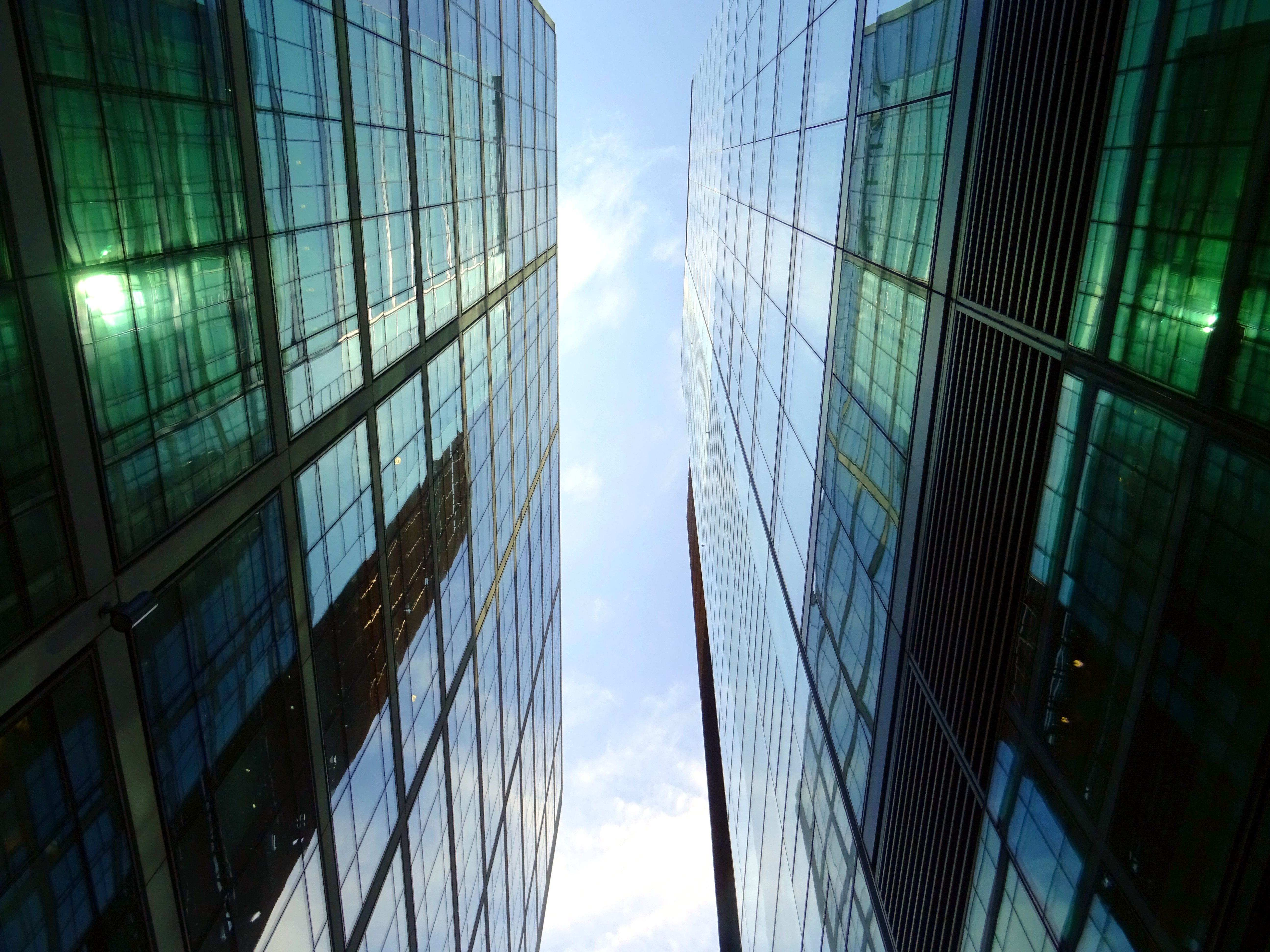 reflection, futuristic, built structure, tall, architecture, office, city, facade, outdoors, exterior, low angle view, offices, downtown, finance, business, HD Wallpaper