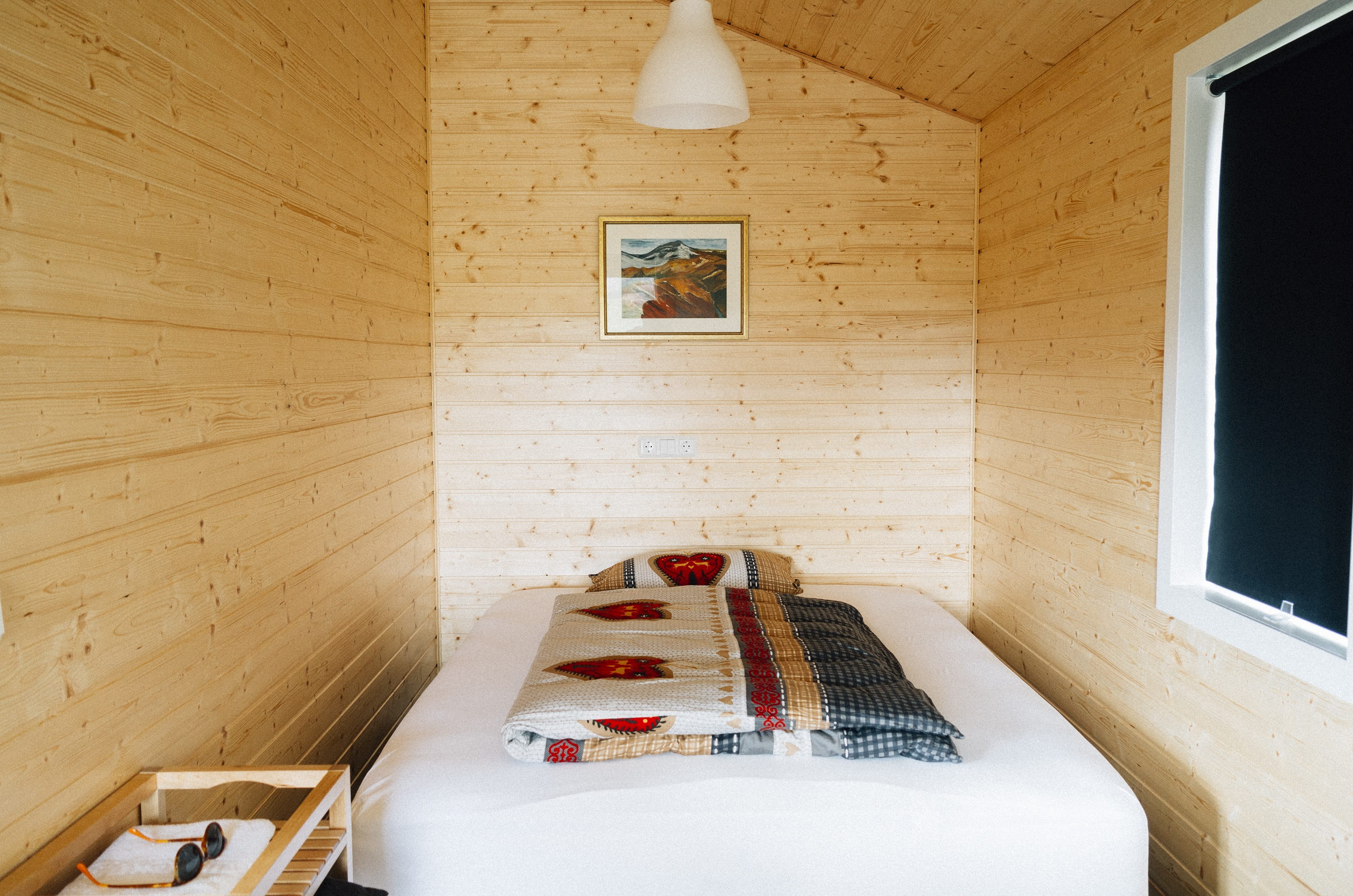 domestic room, high angle view, table, indoors, wood - material, picture, wood, white, home, seat, cozy, wooden, flooring, pillow, built structure, cabin, HD Wallpaper