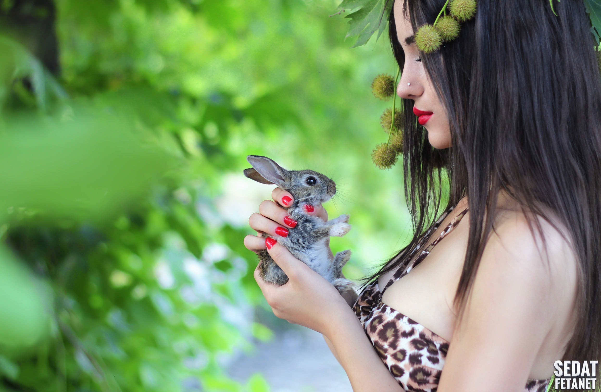 tree, green Color, one Person, curvy, animal, happiness, people, springtime, leisure activity, painted nails, face, feather, females, profile, portrait, HD Wallpaper
