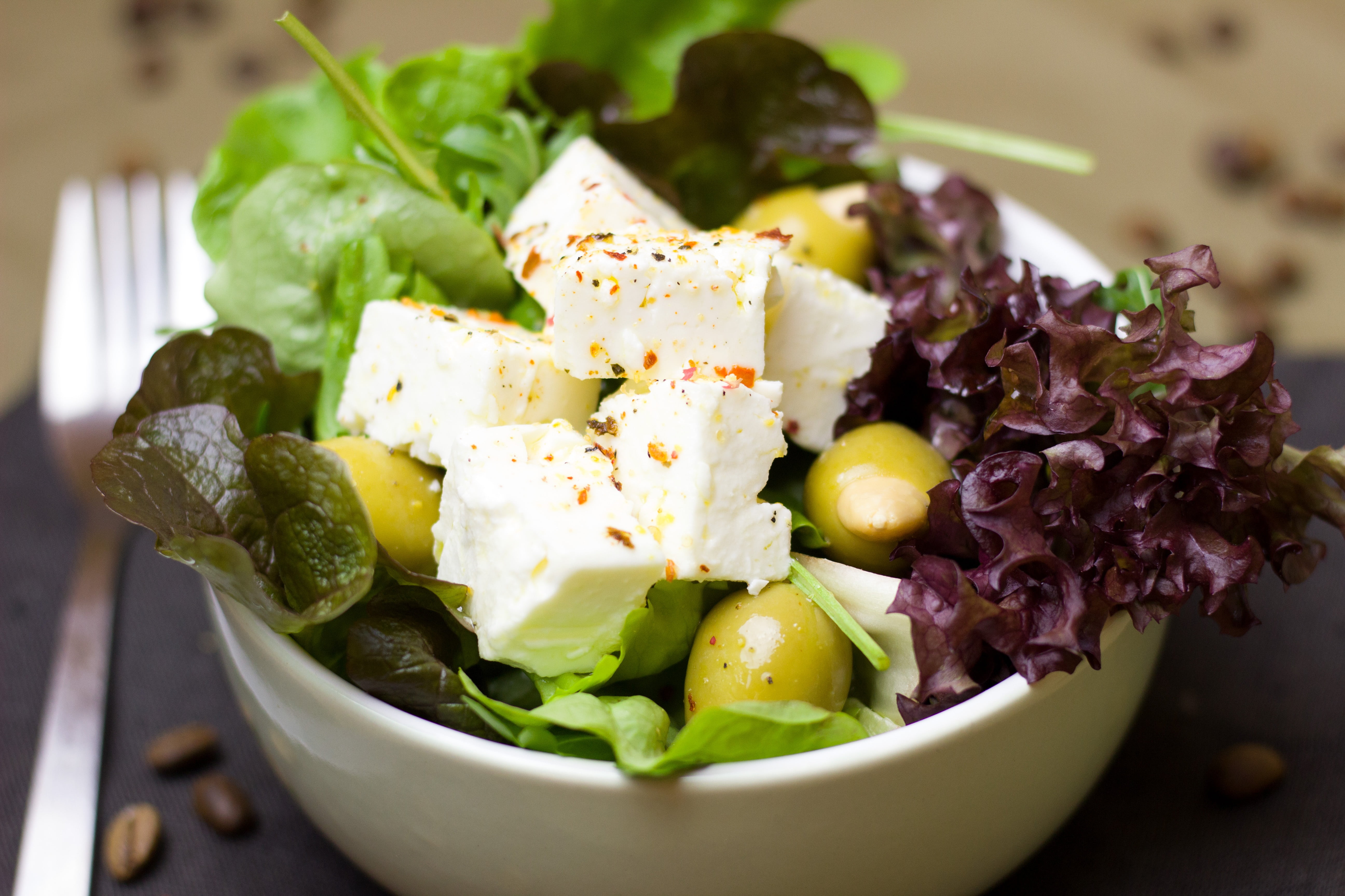 onion, vegetables, frisch, healthy, leaf lettuce, appetite, greek food, eat, photo, meal, freshness, bowl, sheep cheese, green, close-up, food, olives, HD Wallpaper