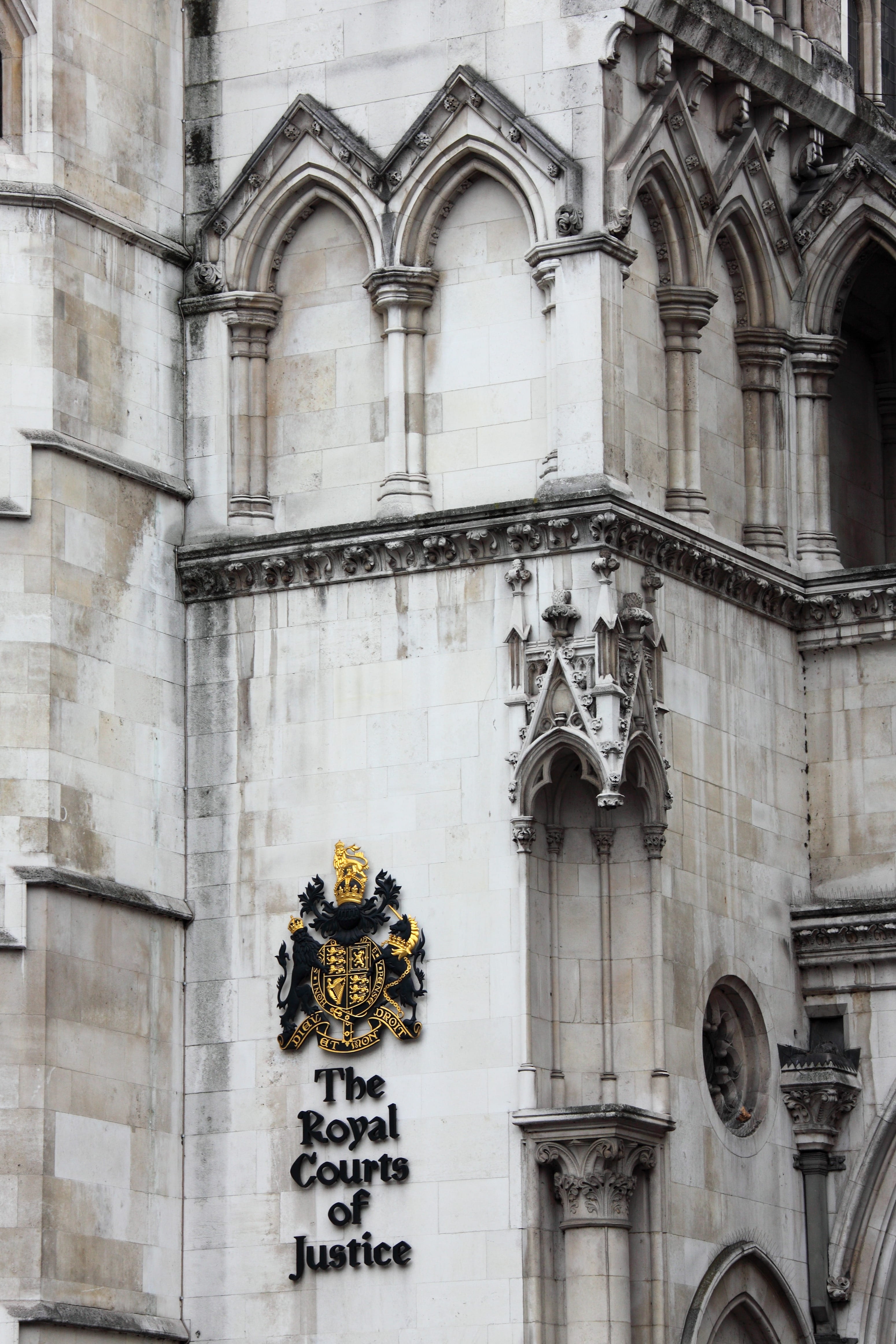 human representation, justice, religion, courtroom, Building, london, outdoors, crime, the past, belief, historic, art and craft, 4K, spirituality, trial, Phone HD Wallpaper