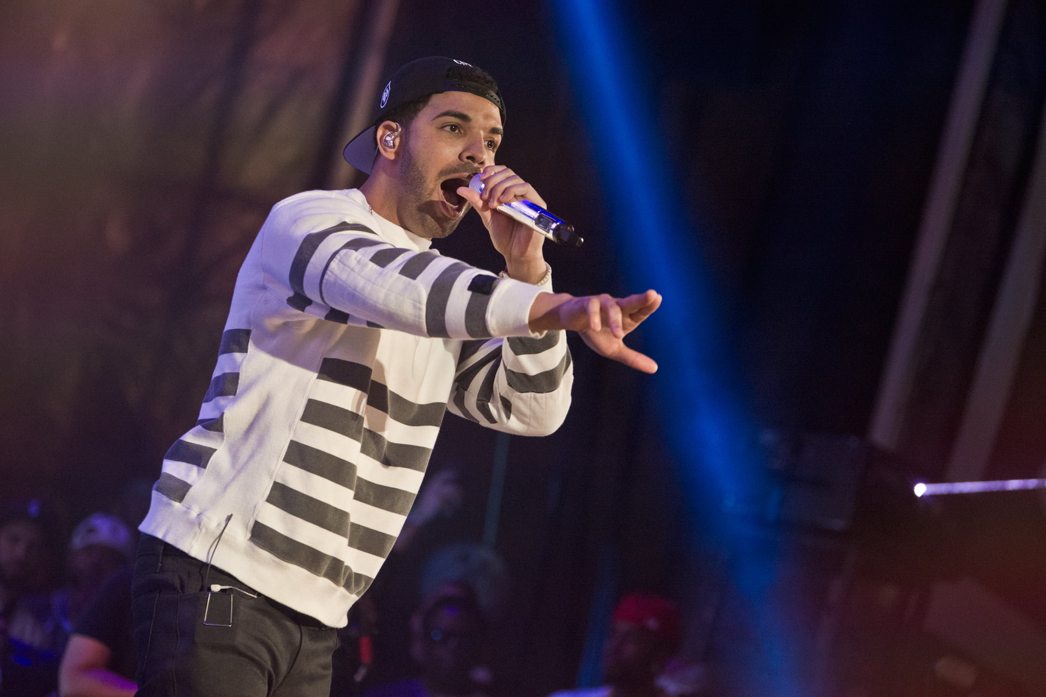 event, skill, stage - performance space, nightlife, drake, input device, holding, governors ball, stage light, performance, one person, microphone, artist, HD Wallpaper