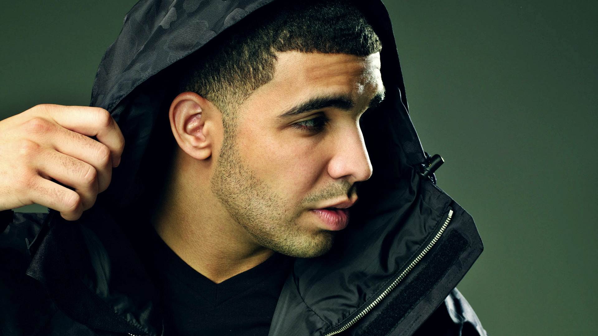 drake, background, side face, celebrities, 1080P, man, simple background, star, face, hat, simple, side, HD Wallpaper