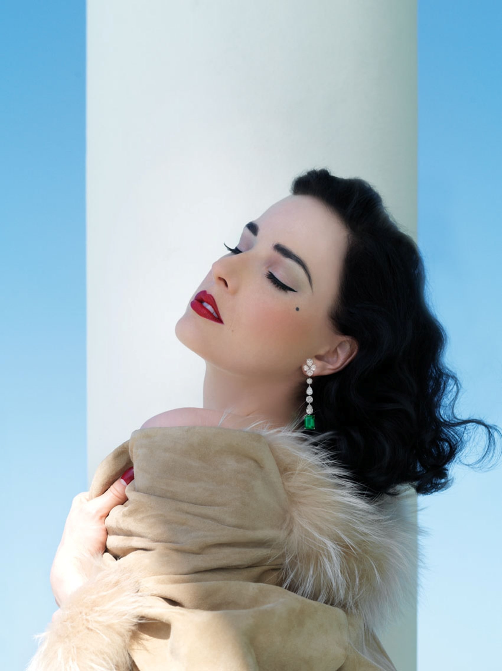 hd, people, 1080P, bathroom, x, teese, dita, Dita Von Teese, von, girls, hot, art, tagnotallowedtoosubjective, Phone HD Wallpaper