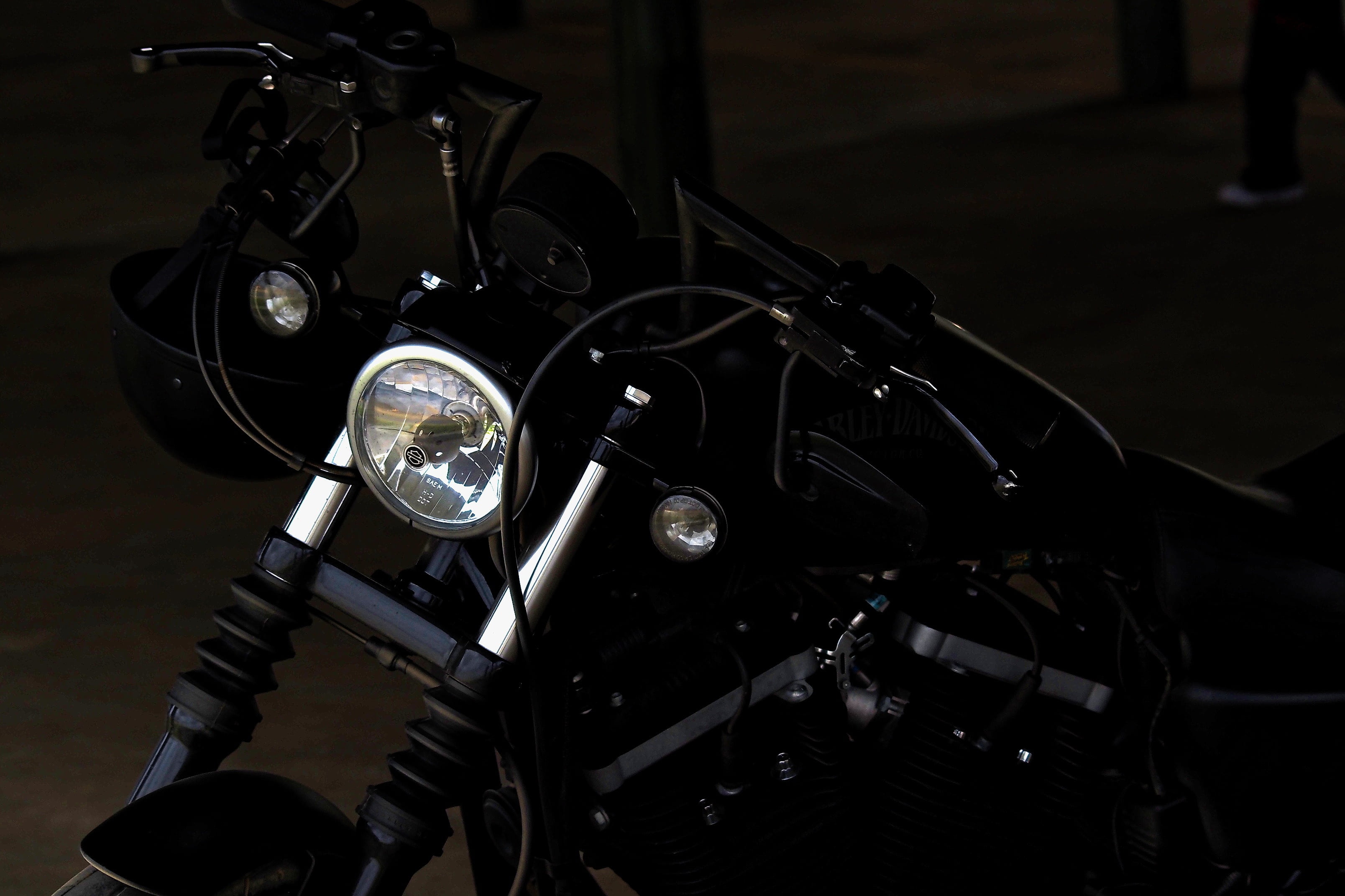 light, exhibition, handlebar, technology, wheel, chrome, day, mode of transportation, industry, people, cruiser, stationary, motorcycle, car, travel, 2K, HD Wallpaper