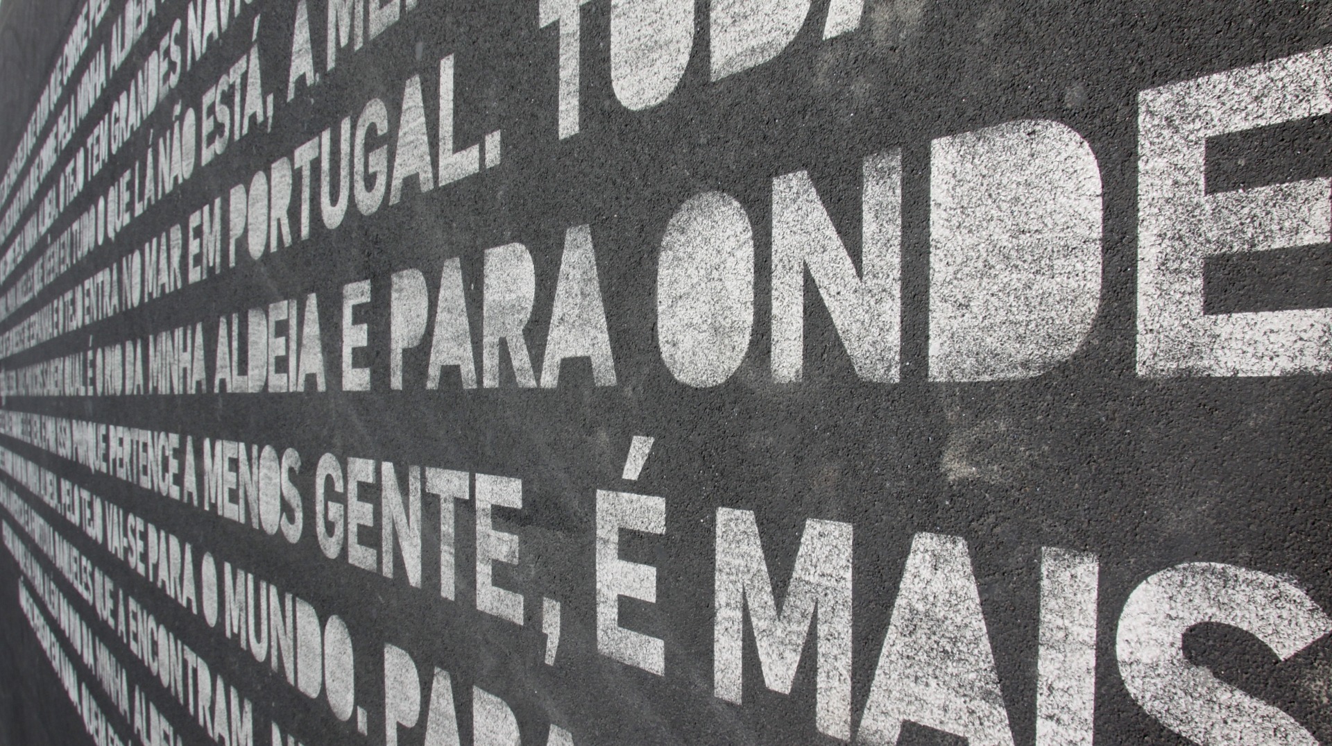 close-up, information sign, information, outdoors, text, wall - building feature, white, pattern, no people, black, day, words, sign, sunlight, architecture, HD Wallpaper